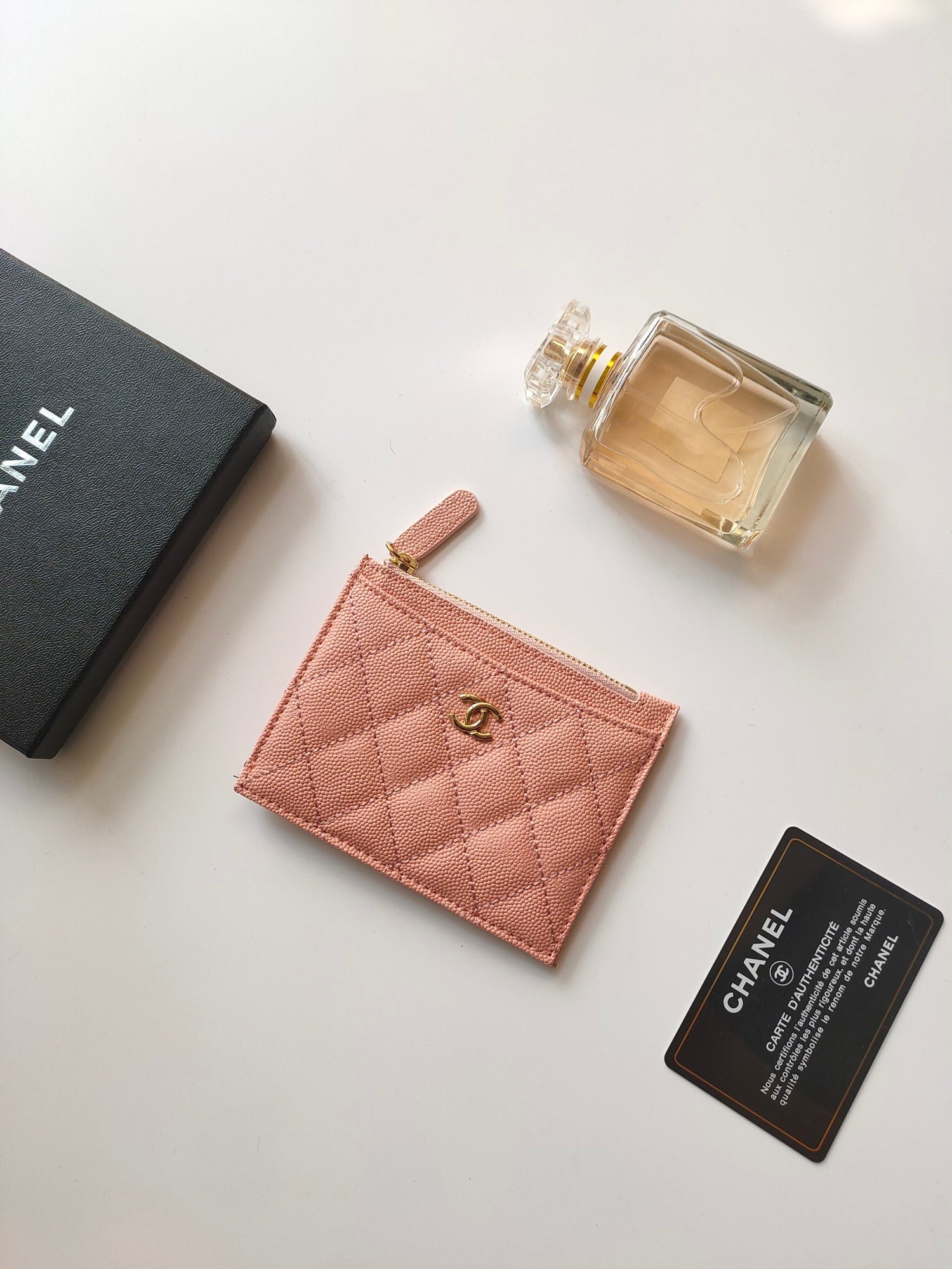 {Style No: DA8QGIGH} CC ZIPPED CARD HOLDER 11.5 PEACH GRAINED CALFSKIN GOLD ICON - Image 4