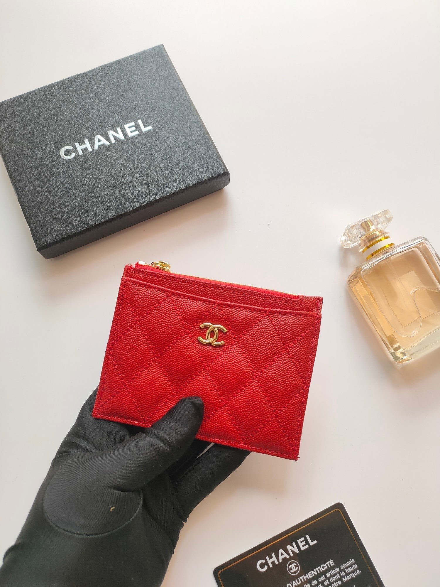 {Style No: 1HT35SOG} CC ZIPPED CARD HOLDER 11.5 RED GRAINED CALFSKIN GOLD ICON - Image 2