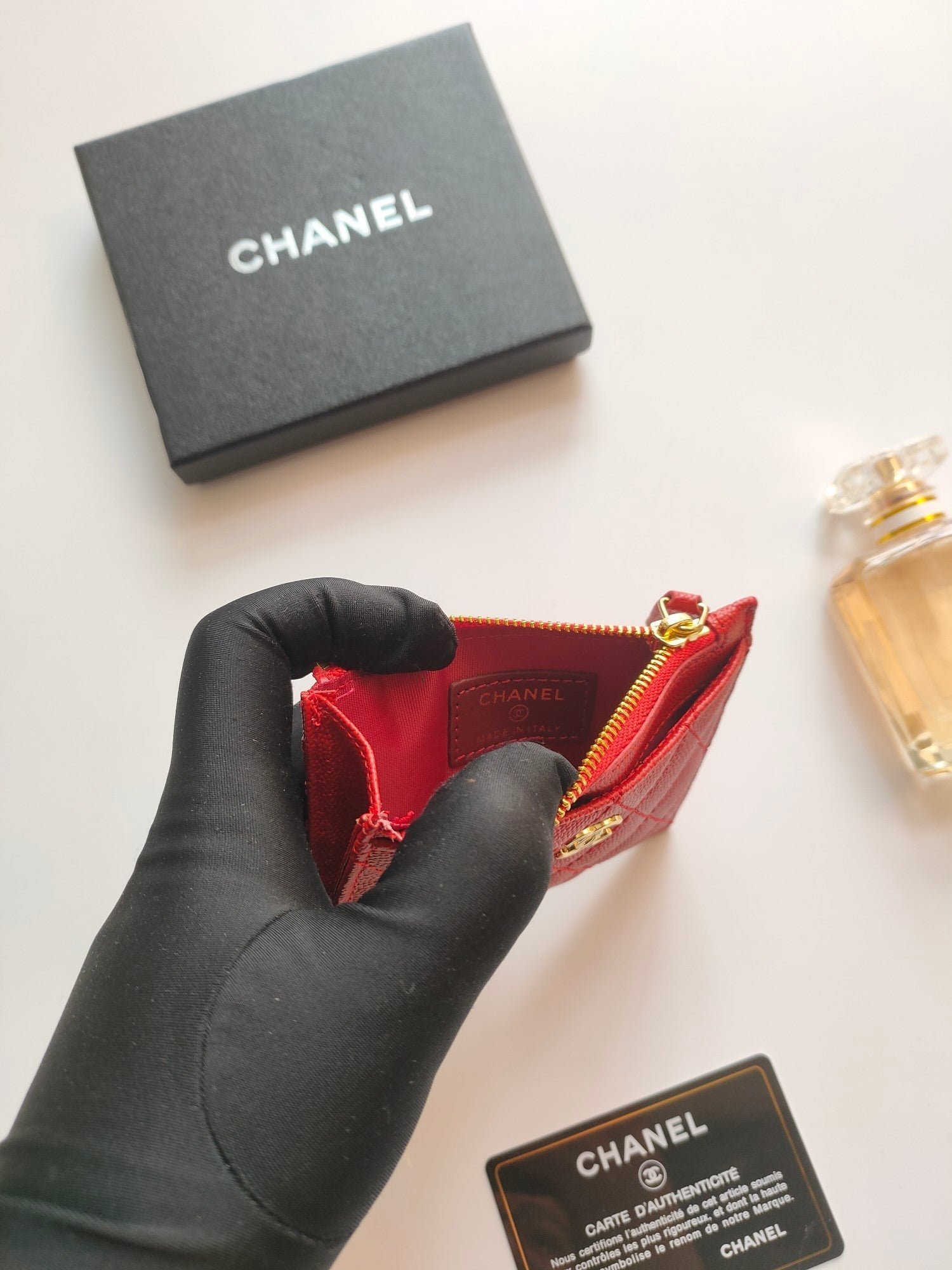 {Style No: 1HT35SOG} CC ZIPPED CARD HOLDER 11.5 RED GRAINED CALFSKIN GOLD ICON - Image 4