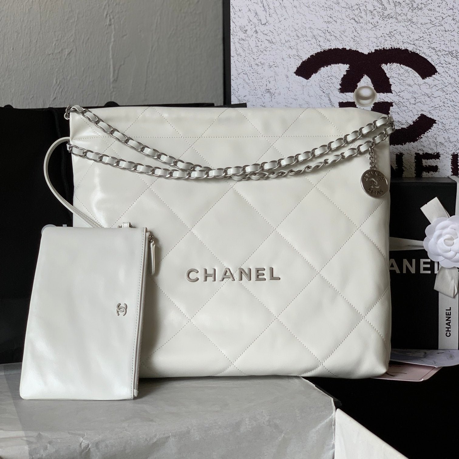 {Style No: HOLBQ6V8} CC LARGE 42 HANDBAG IN WHITE SHINY CALFSKIN SILVER HARDWARE