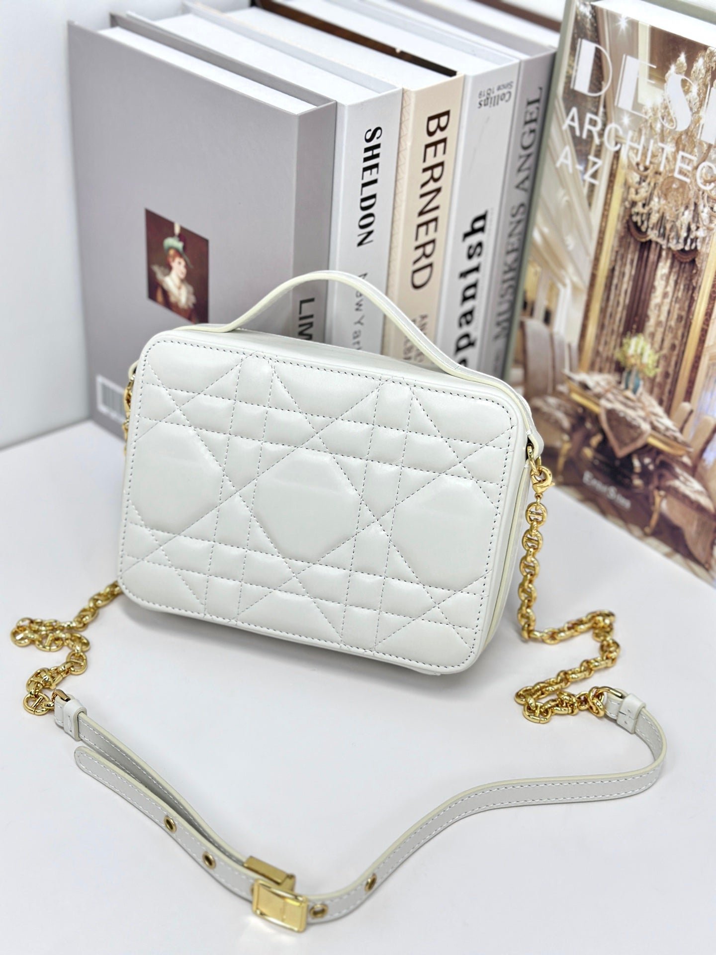 {Style No: H5TV4AC4} CARO BOX 19 IN WHITE CALFSKIN - Image 3