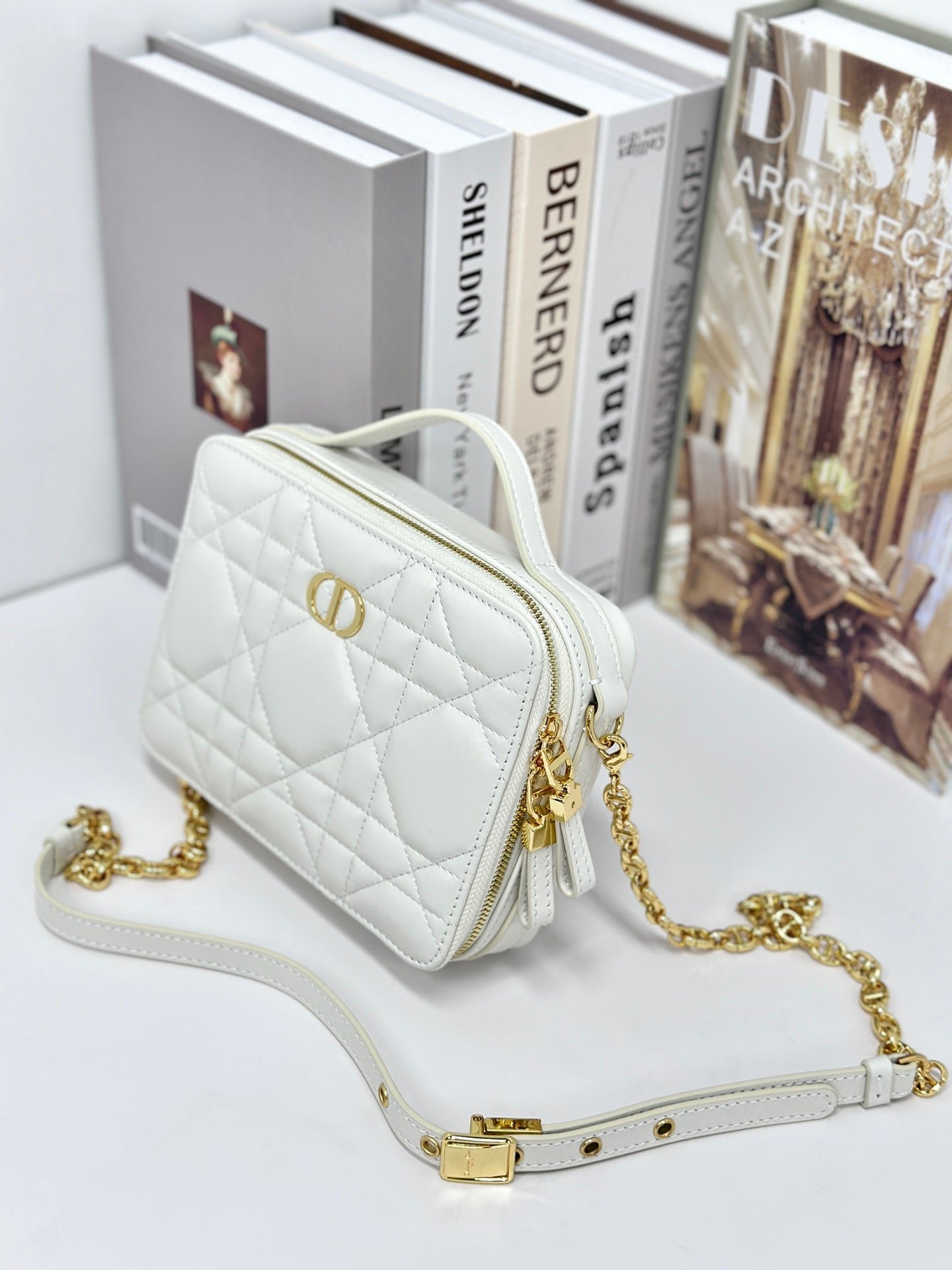 {Style No: H5TV4AC4} CARO BOX 19 IN WHITE CALFSKIN - Image 2