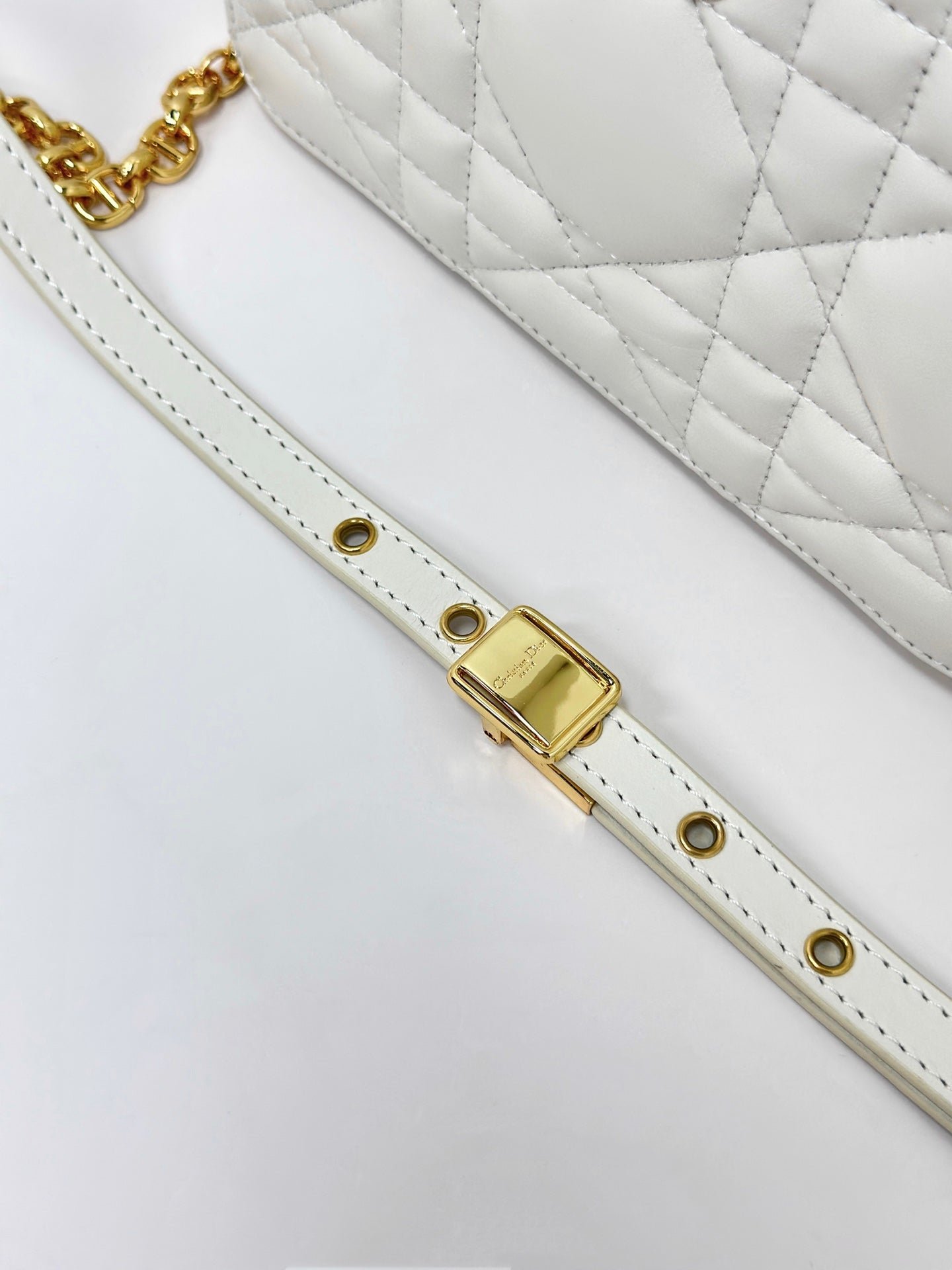{Style No: H5TV4AC4} CARO BOX 19 IN WHITE CALFSKIN - Image 7