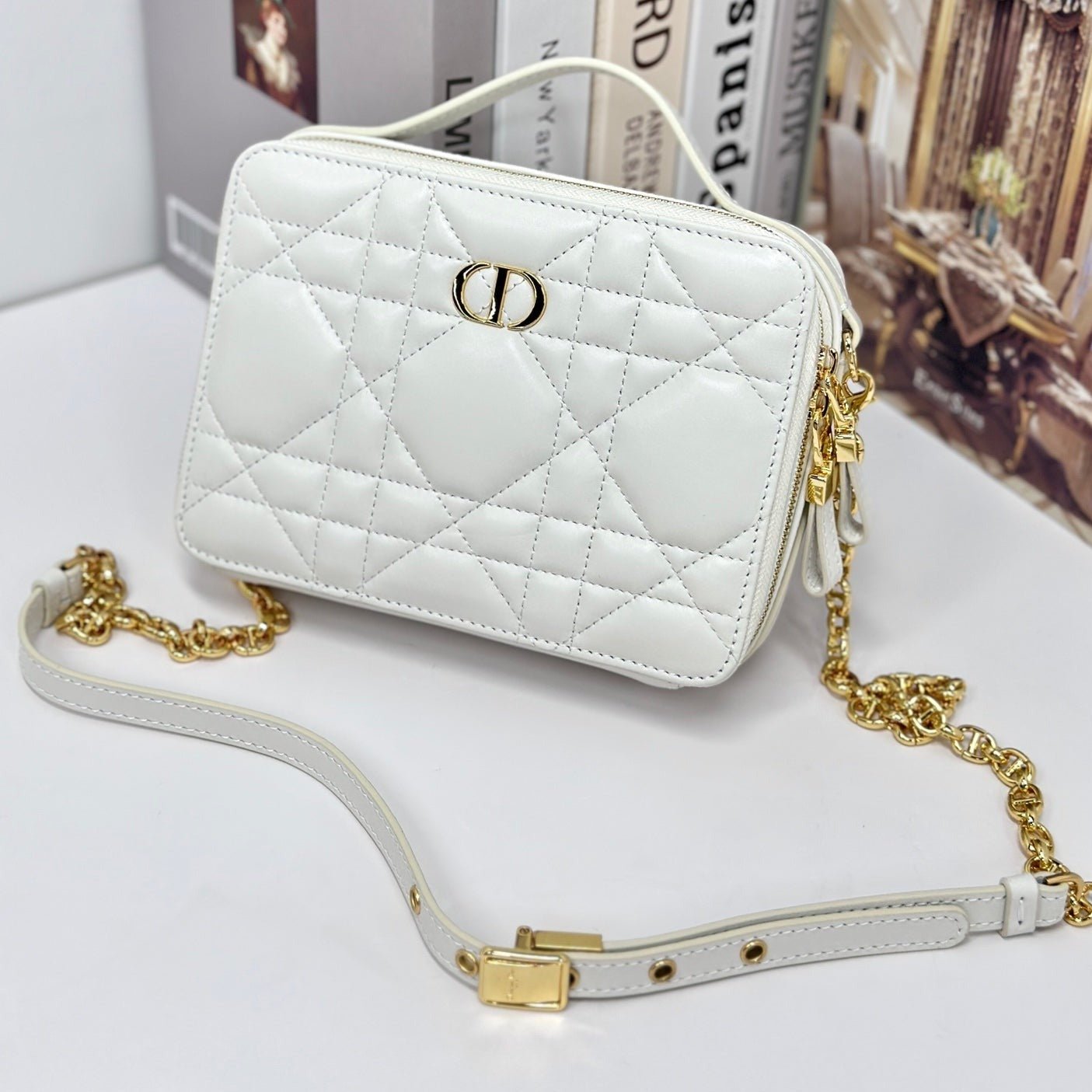 {Style No: H5TV4AC4} CARO BOX 19 IN WHITE CALFSKIN