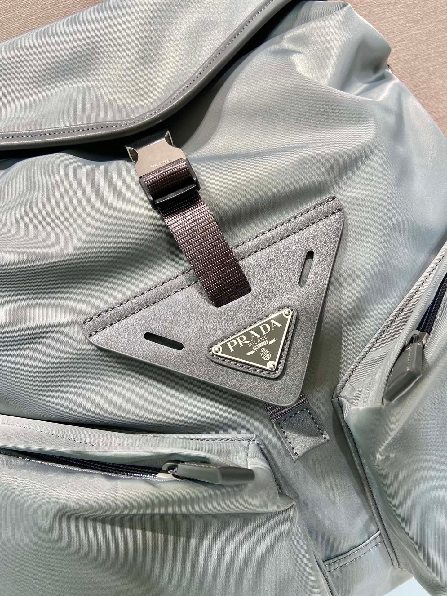 {Style No: 6EV2DW3B} TRIANGLE LOGO BACKPACK 45 IN ASH GRAY RE-NYLON - Image 4