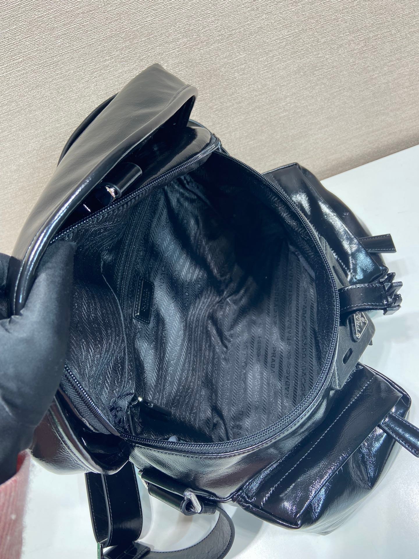 {Style No: AFSOIBPT} CROSSBODY BAG 29 IN BLACK OIL WAX LAMBSKIN - Image 3