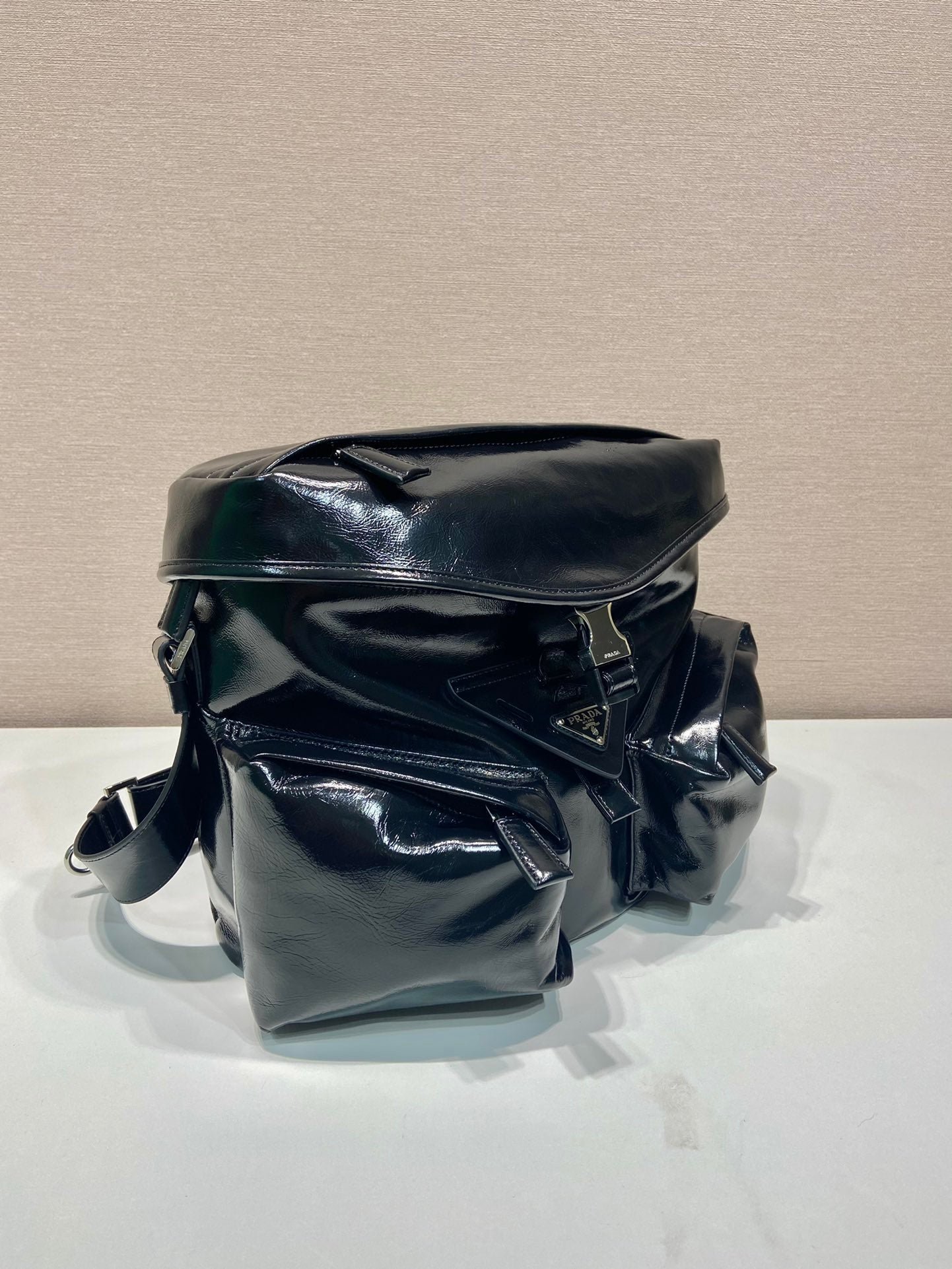 {Style No: AFSOIBPT} CROSSBODY BAG 29 IN BLACK OIL WAX LAMBSKIN - Image 4