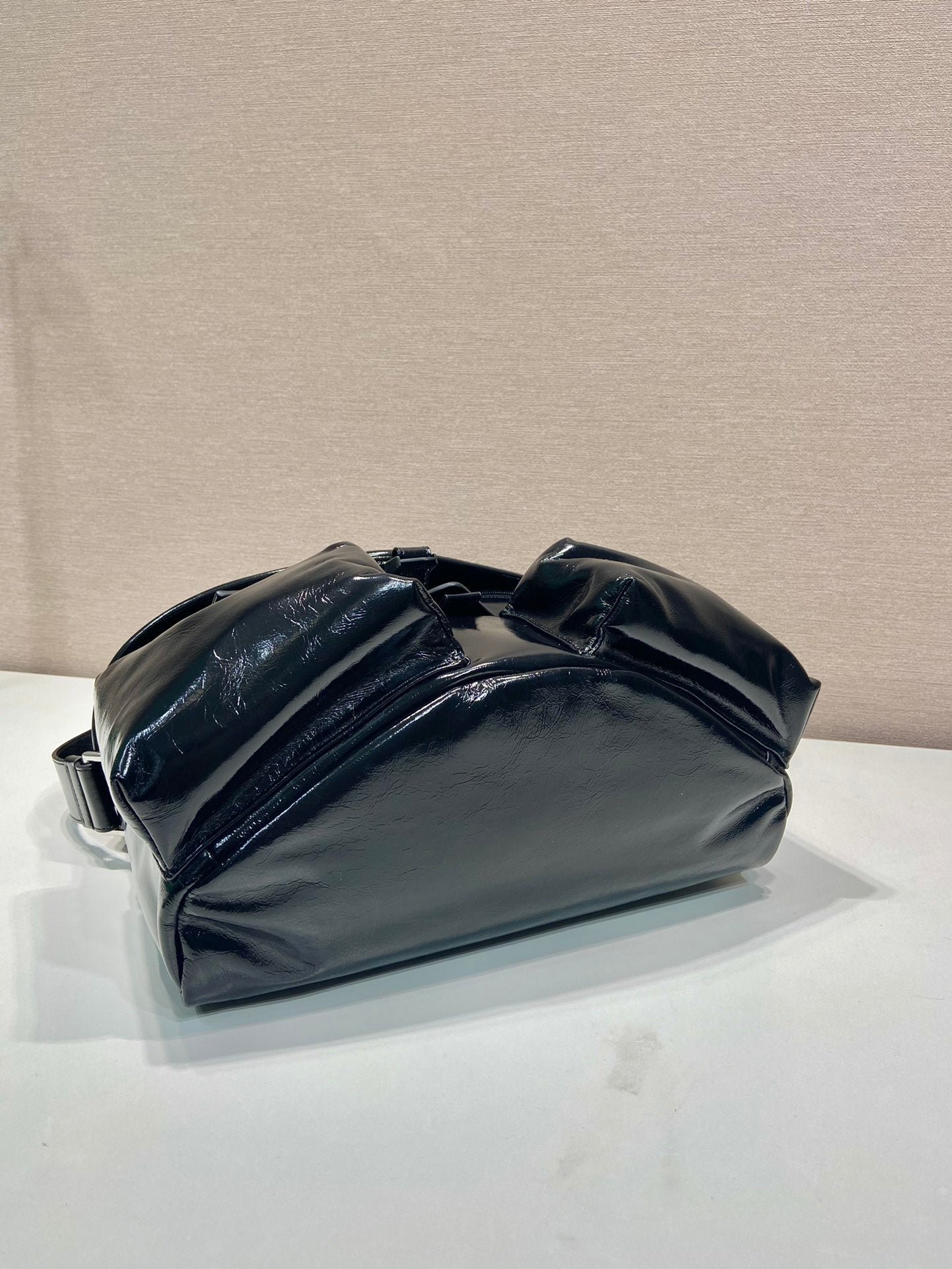 {Style No: AFSOIBPT} CROSSBODY BAG 29 IN BLACK OIL WAX LAMBSKIN - Image 6