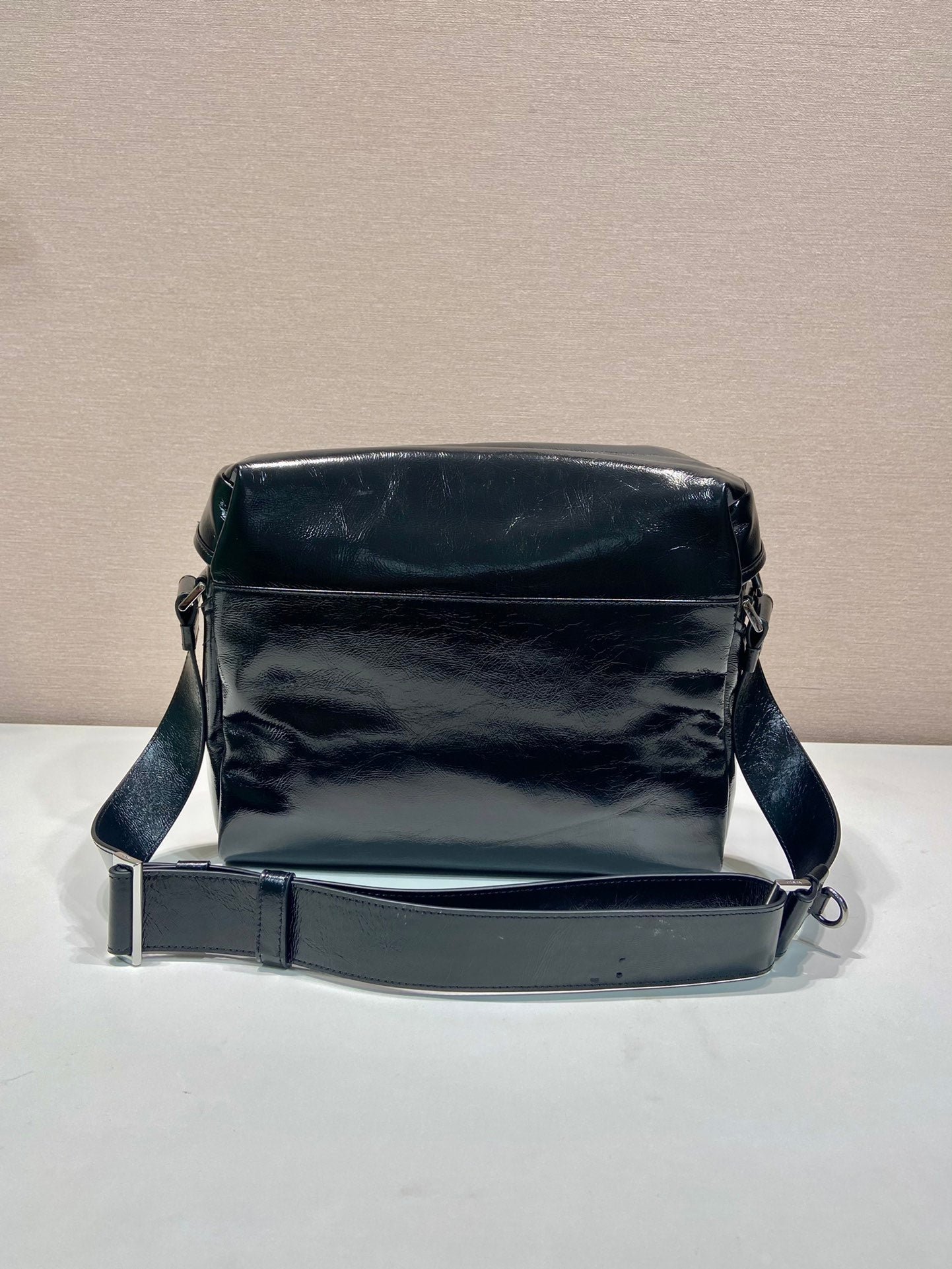 {Style No: AFSOIBPT} CROSSBODY BAG 29 IN BLACK OIL WAX LAMBSKIN - Image 8