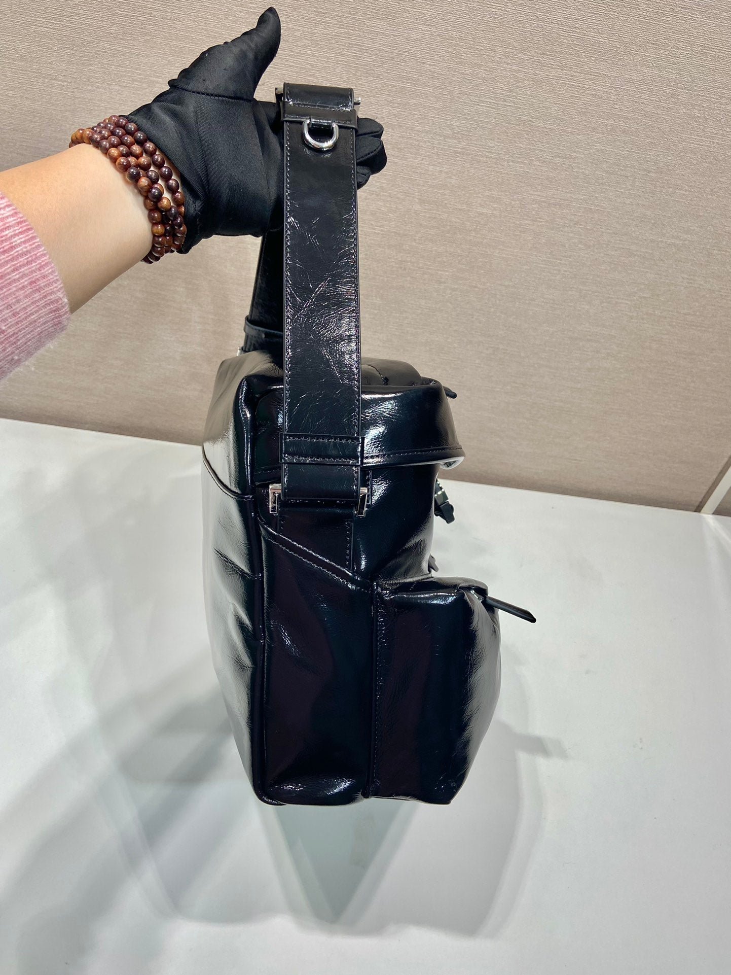 {Style No: AFSOIBPT} CROSSBODY BAG 29 IN BLACK OIL WAX LAMBSKIN - Image 9