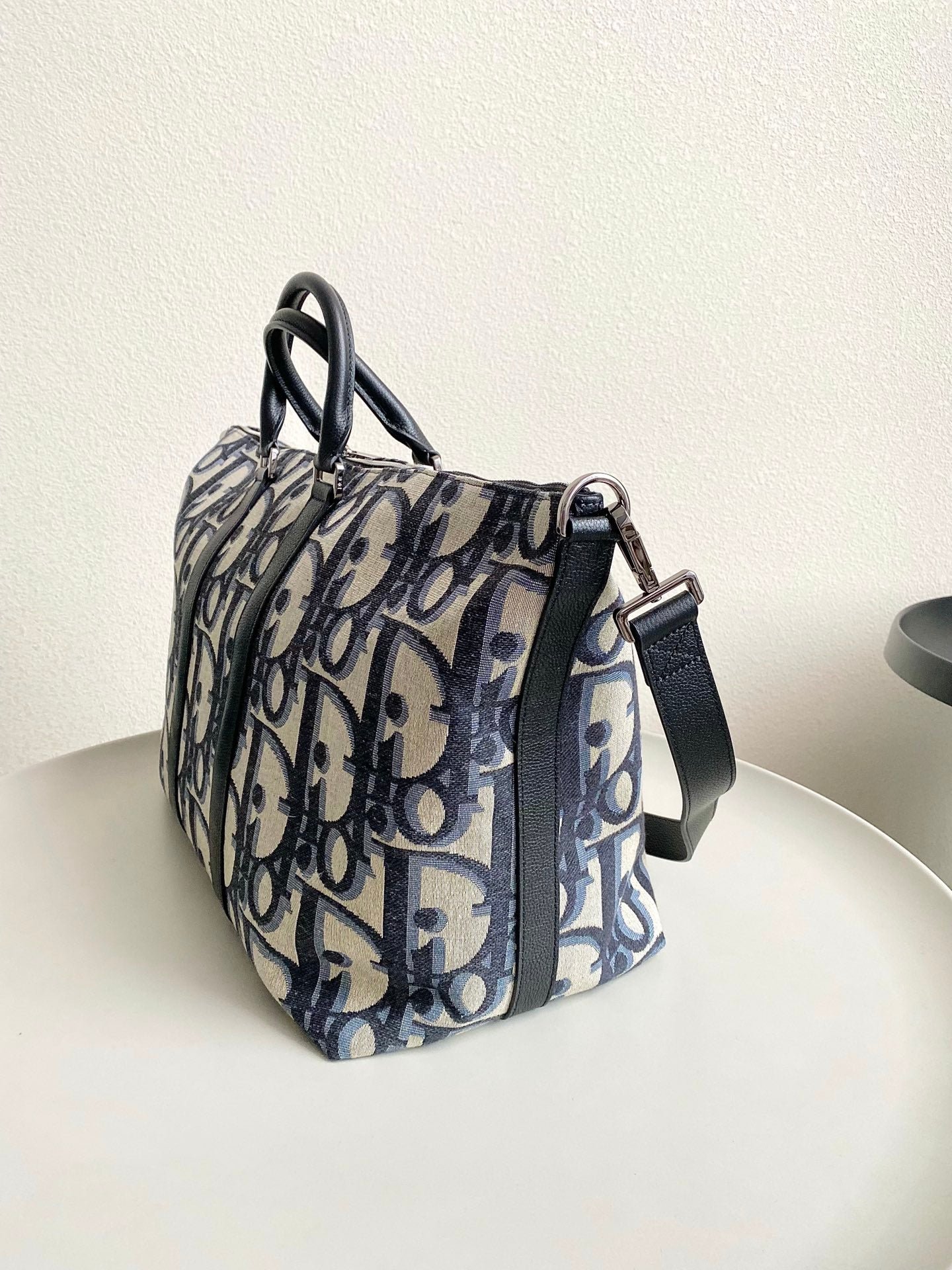 {Style No: VJ5KNCUJ} WEEKENDER 40 IN BEIGE AND BLACK MAXI OBLIQUE JACQUARD - Image 2