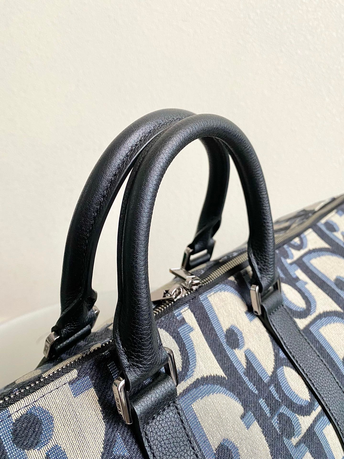 {Style No: VJ5KNCUJ} WEEKENDER 40 IN BEIGE AND BLACK MAXI OBLIQUE JACQUARD - Image 5