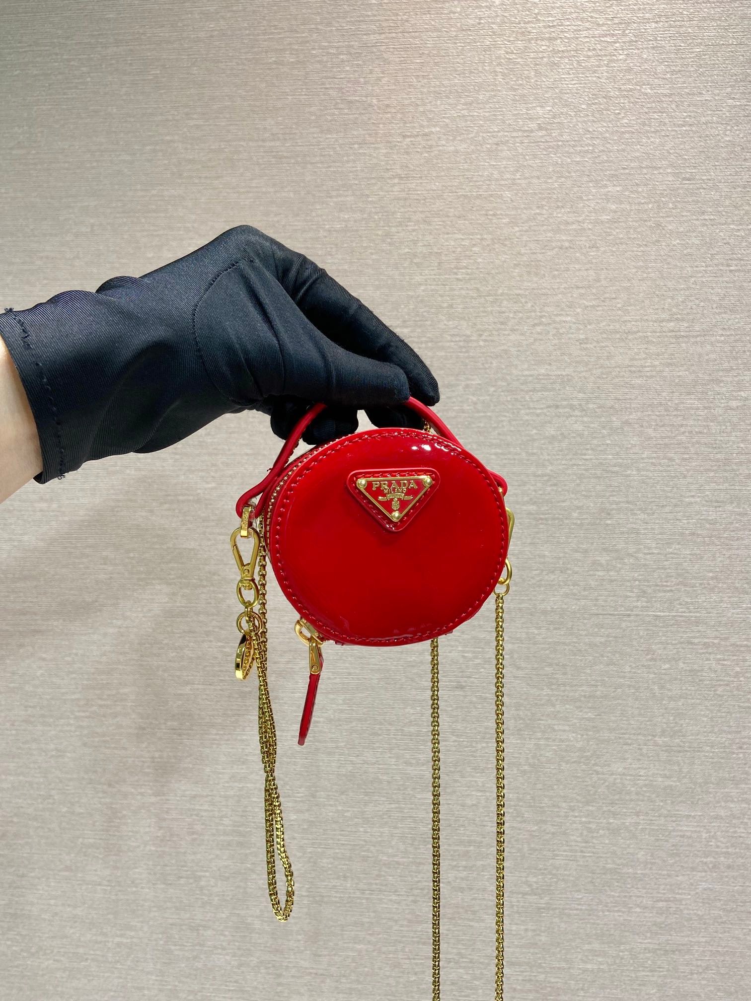 {Style No: BZX24P2Q} MINI ROUND BAG 8 IN RED GLOSSY CALFSKIN GOLD HARDWARE - Image 4
