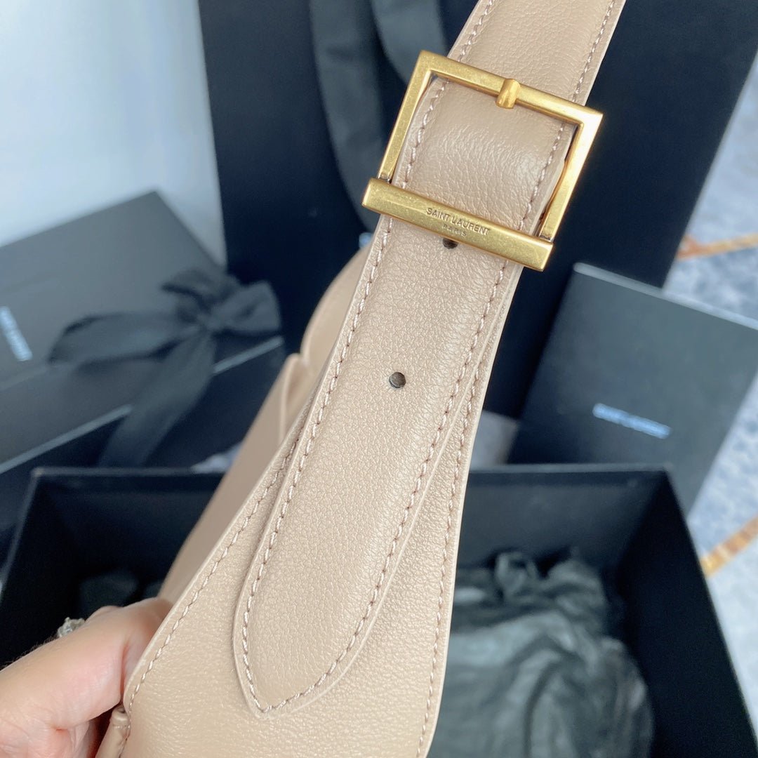 {Style No: IUVABWBW} LE 5 À 7 SMALL SUPPLE 23 IN BEIGE LAMBSKIN GOLD BUCKLE - Image 6