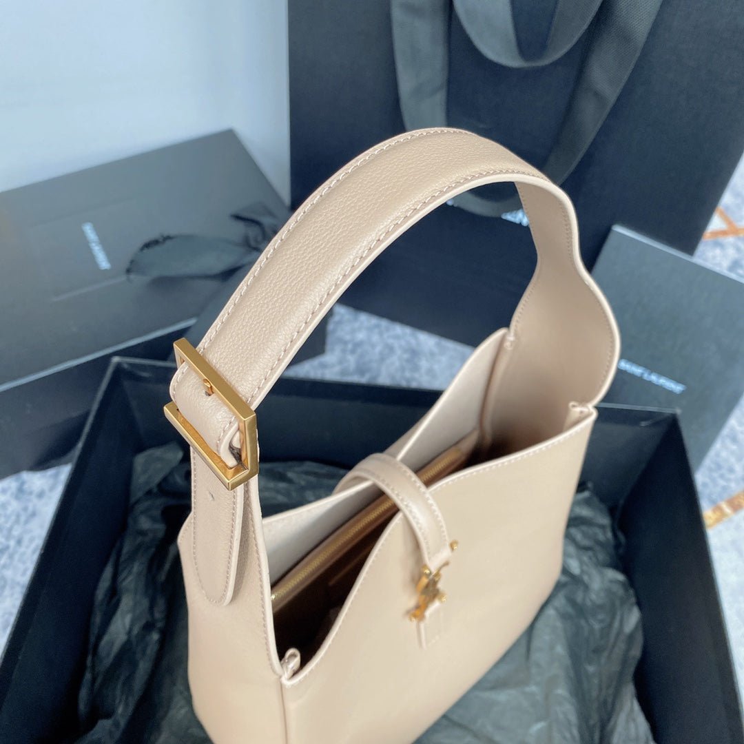{Style No: IUVABWBW} LE 5 À 7 SMALL SUPPLE 23 IN BEIGE LAMBSKIN GOLD BUCKLE - Image 7