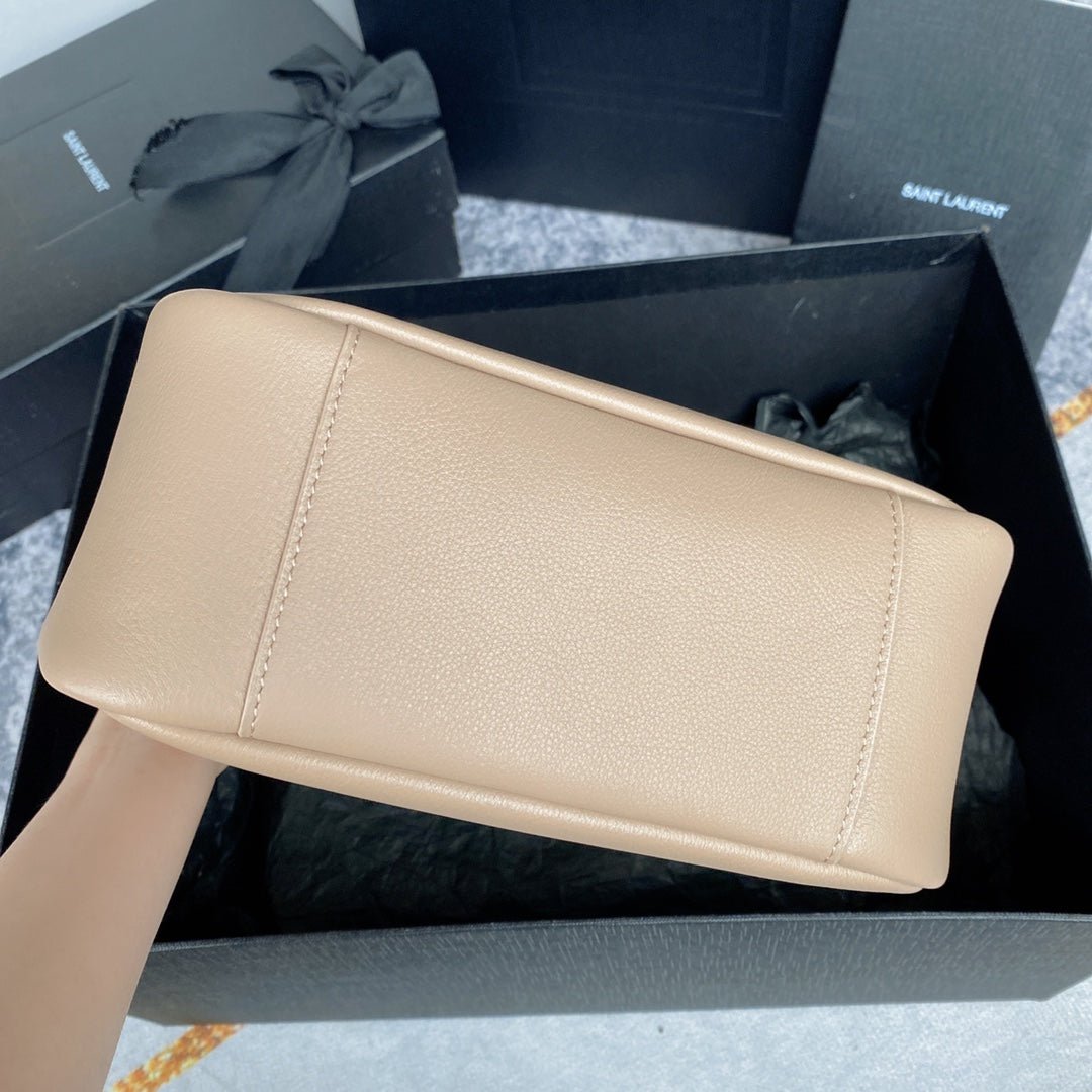 {Style No: IUVABWBW} LE 5 À 7 SMALL SUPPLE 23 IN BEIGE LAMBSKIN GOLD BUCKLE - Image 8