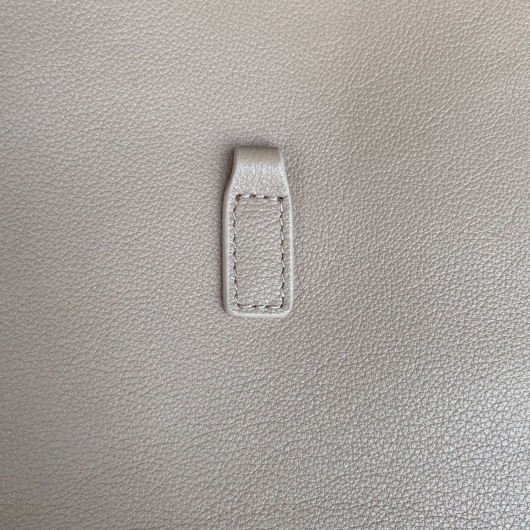 {Style No: IUVABWBW} LE 5 À 7 SMALL SUPPLE 23 IN BEIGE LAMBSKIN GOLD BUCKLE - Image 9