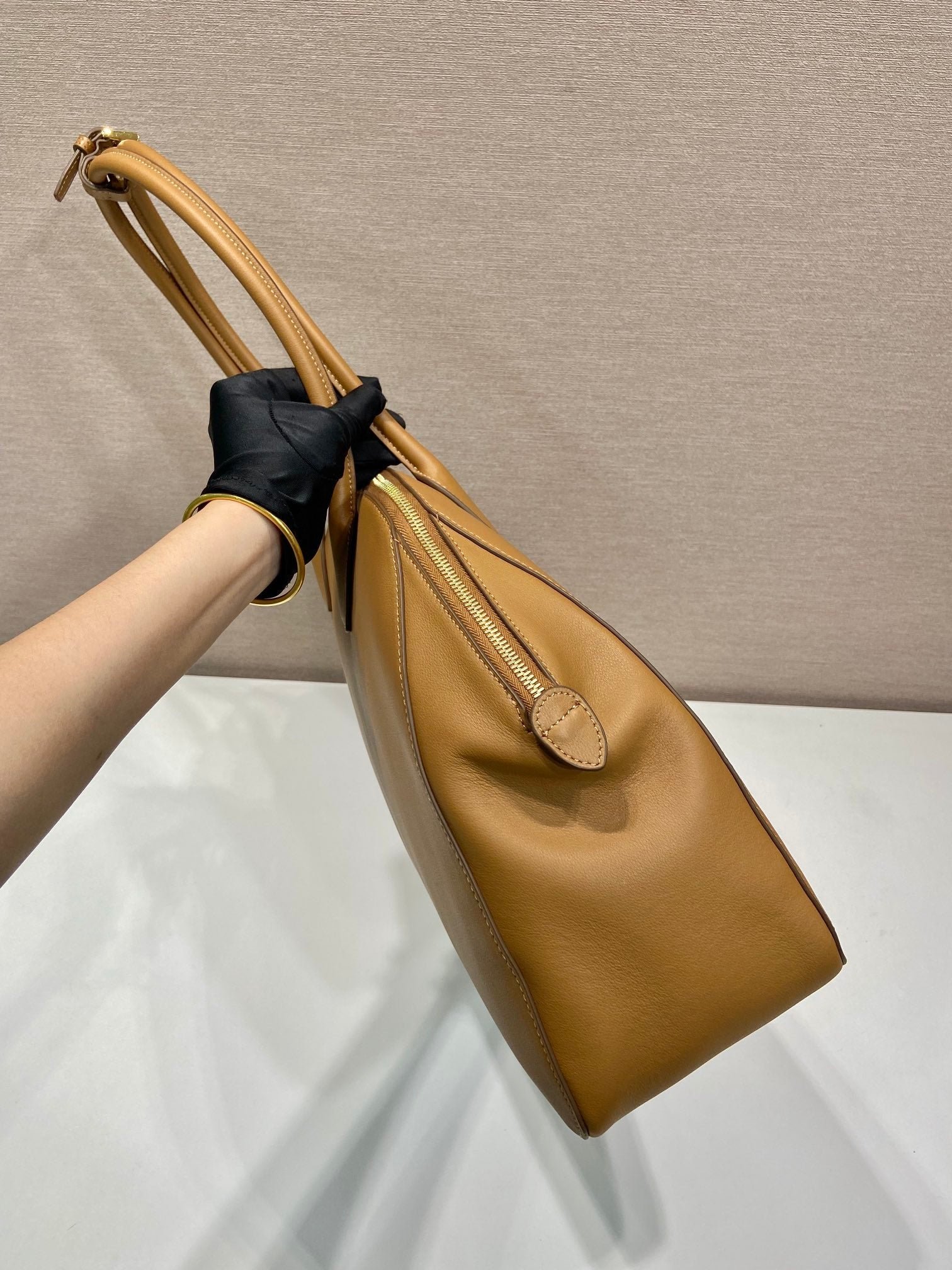 {Style No: QXSC4HTZ} LARGER TOTE BAG 48 WITH ZIPPER CLOSURE IN CIDER BROWN SMOOTH CALFSKIN - Image 6