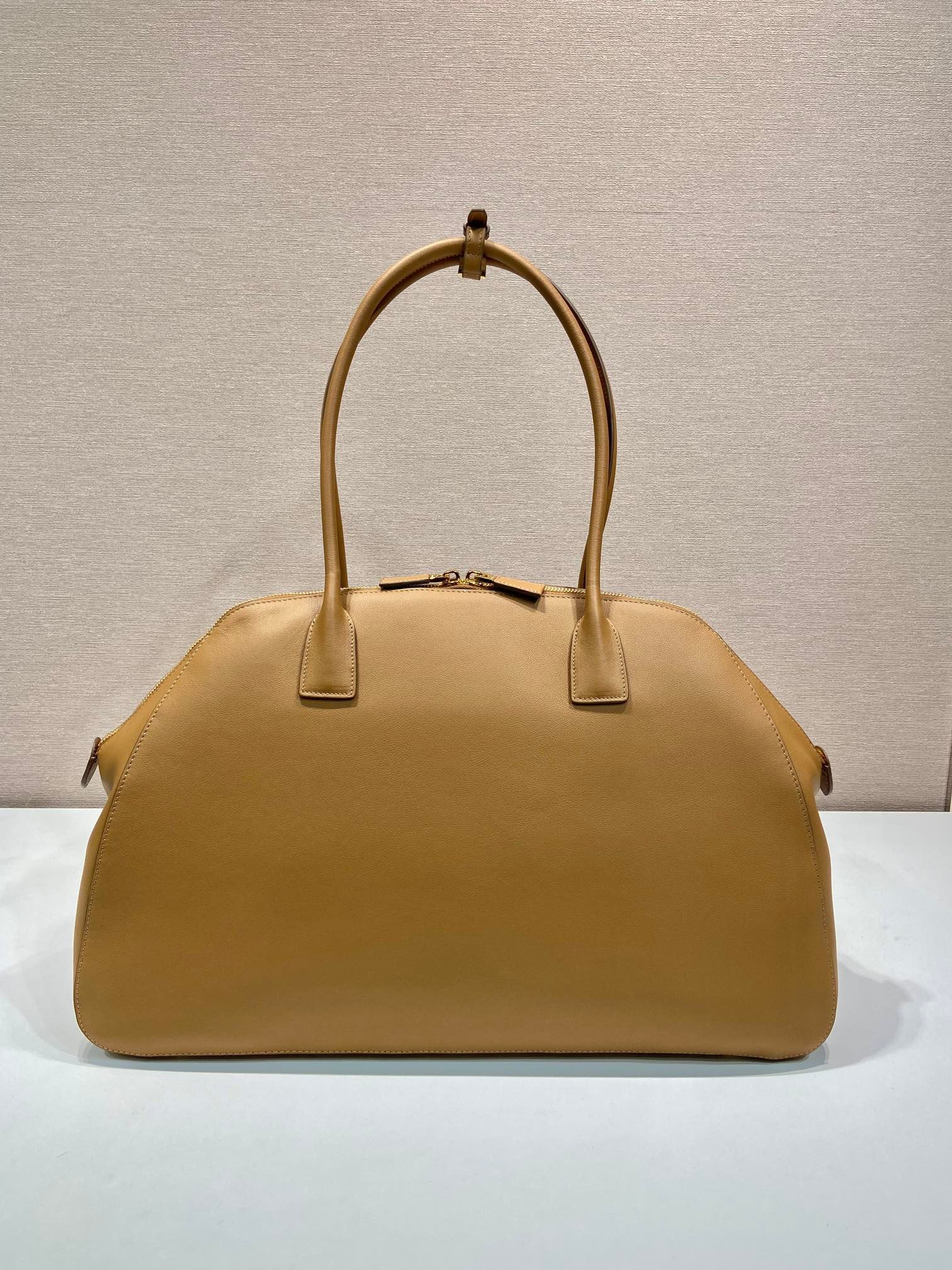 {Style No: QXSC4HTZ} LARGER TOTE BAG 48 WITH ZIPPER CLOSURE IN CIDER BROWN SMOOTH CALFSKIN - Image 7