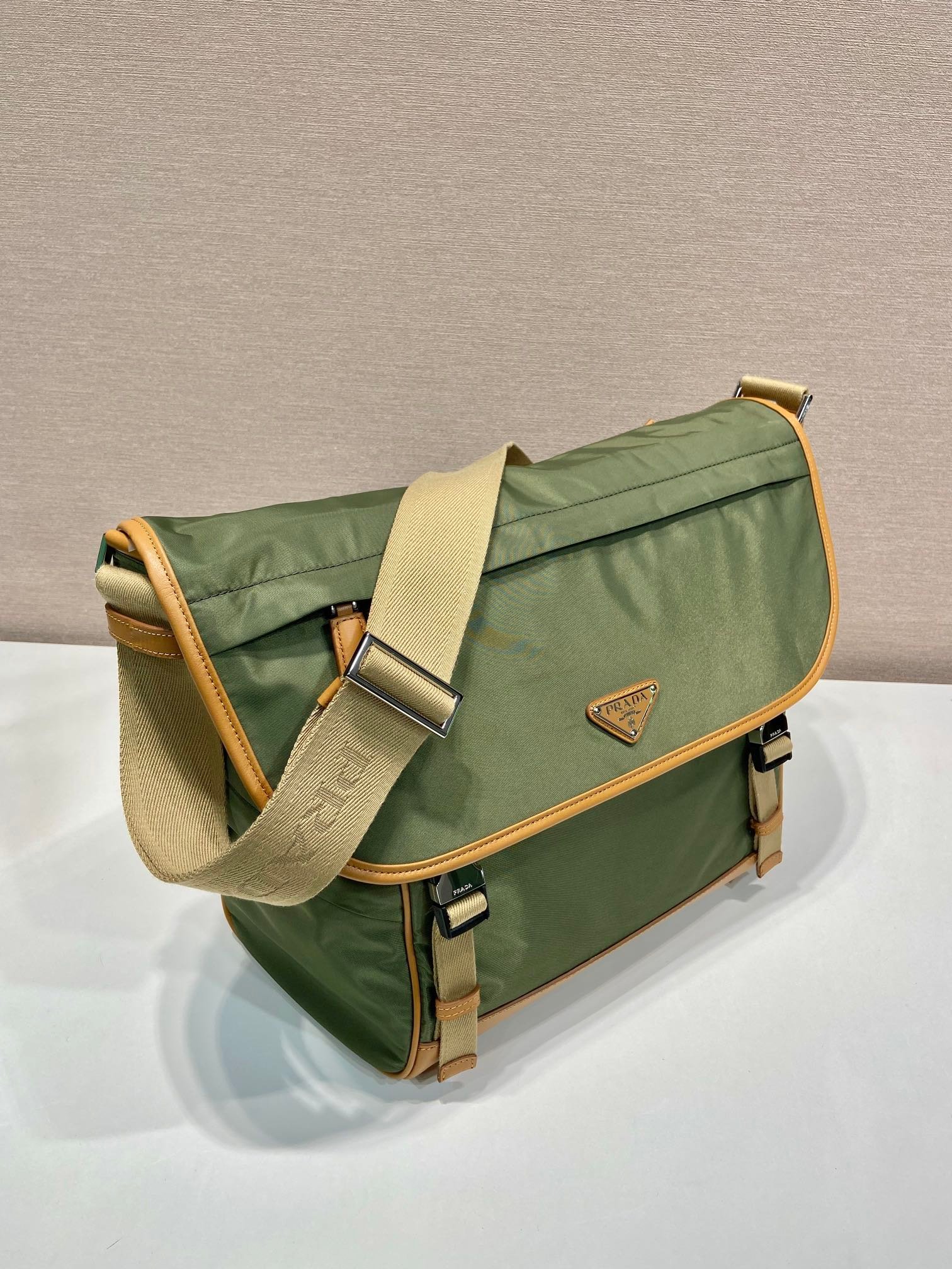 {Style No: 6DBSYOEI} LARGE FLAP BAG 30 IN SEAWEED GREEN RE-NYLON AND BROWN CALFSKIN TRIM - Image 4