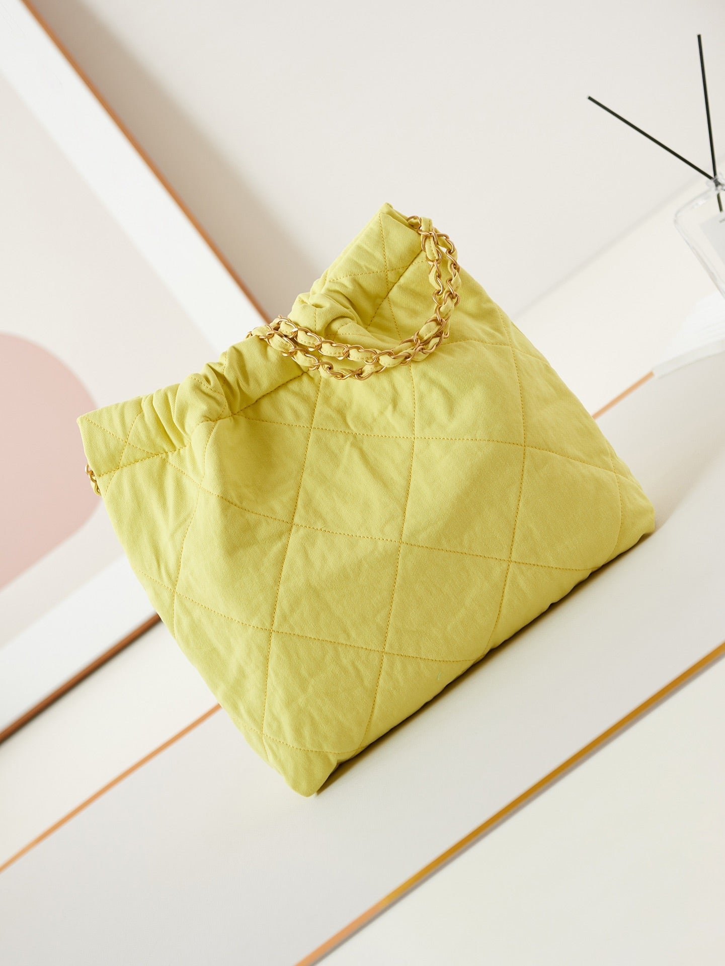 {Style No: VL6RX7EY} CC CLASSIC MEDIUM 37 BAG IN YELLOW CORN CANVAS - Image 3