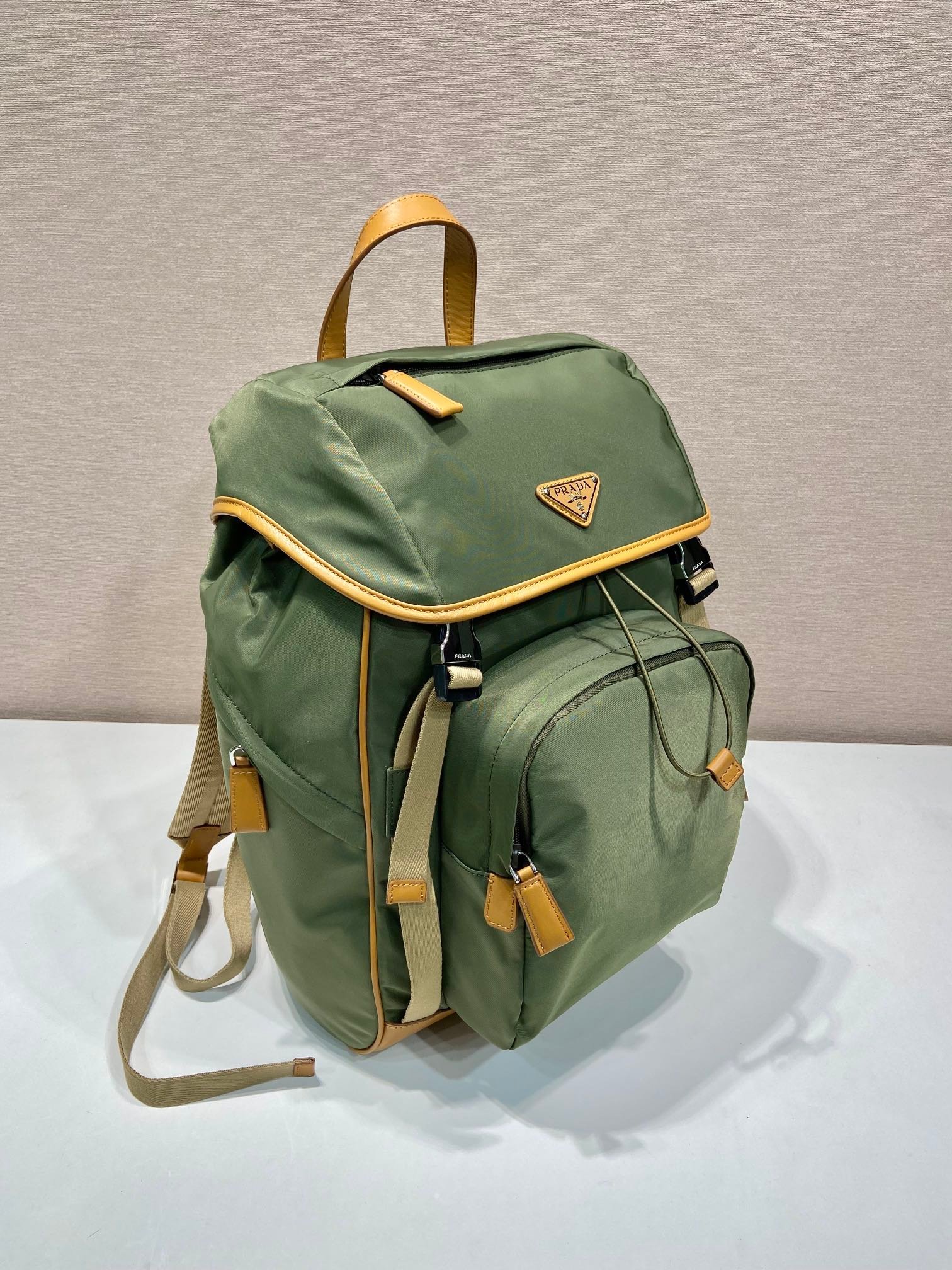 {Style No: BMUIF6KU} BACKPACK 45 IN SEAWEED GREEN RE-NYLON AND BROWN CALFSKIN TRIM - Image 8
