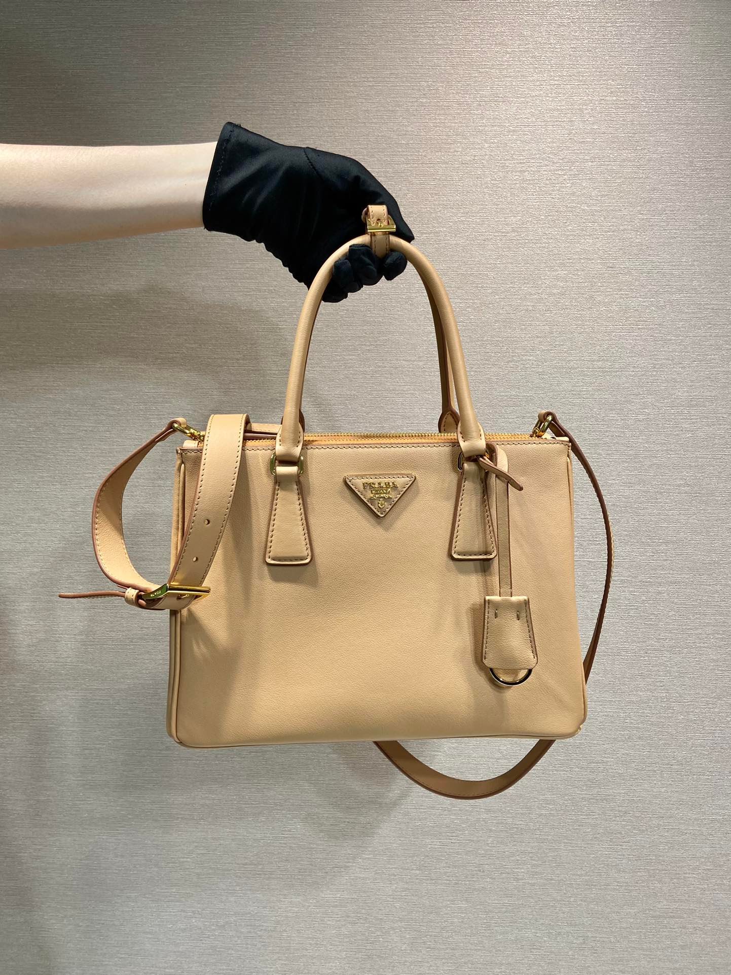 {Style No: LP746PRN} MEDIUM GALLERIA BAG 28 IN CIDER BROWN SMOOTH CALFSKIN GOLD HARDWARE - Image 7