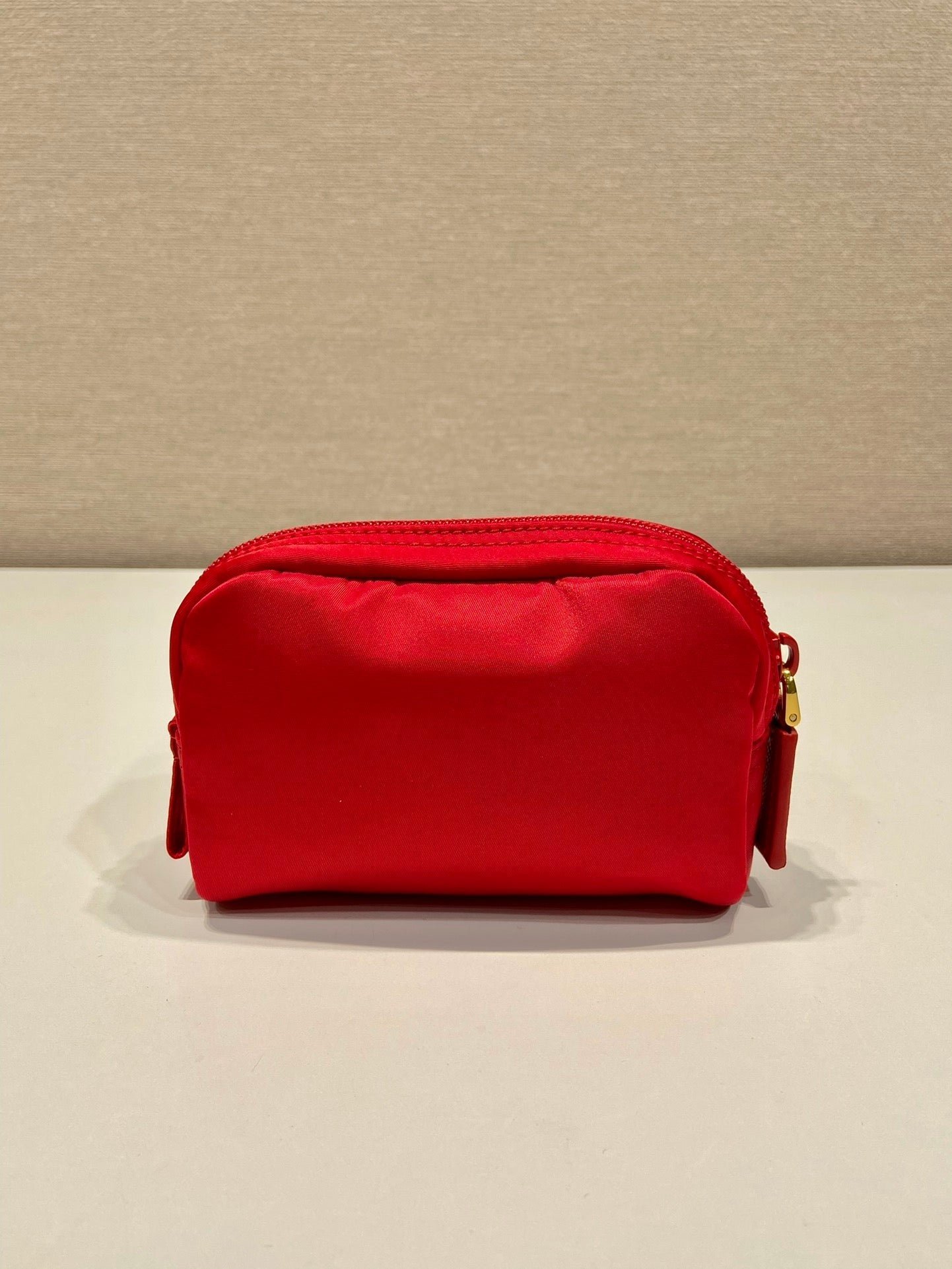 {Style No: 2HAEKVUX} CLUTCH 12 IN PASSION RED RE-NYLON - Image 2