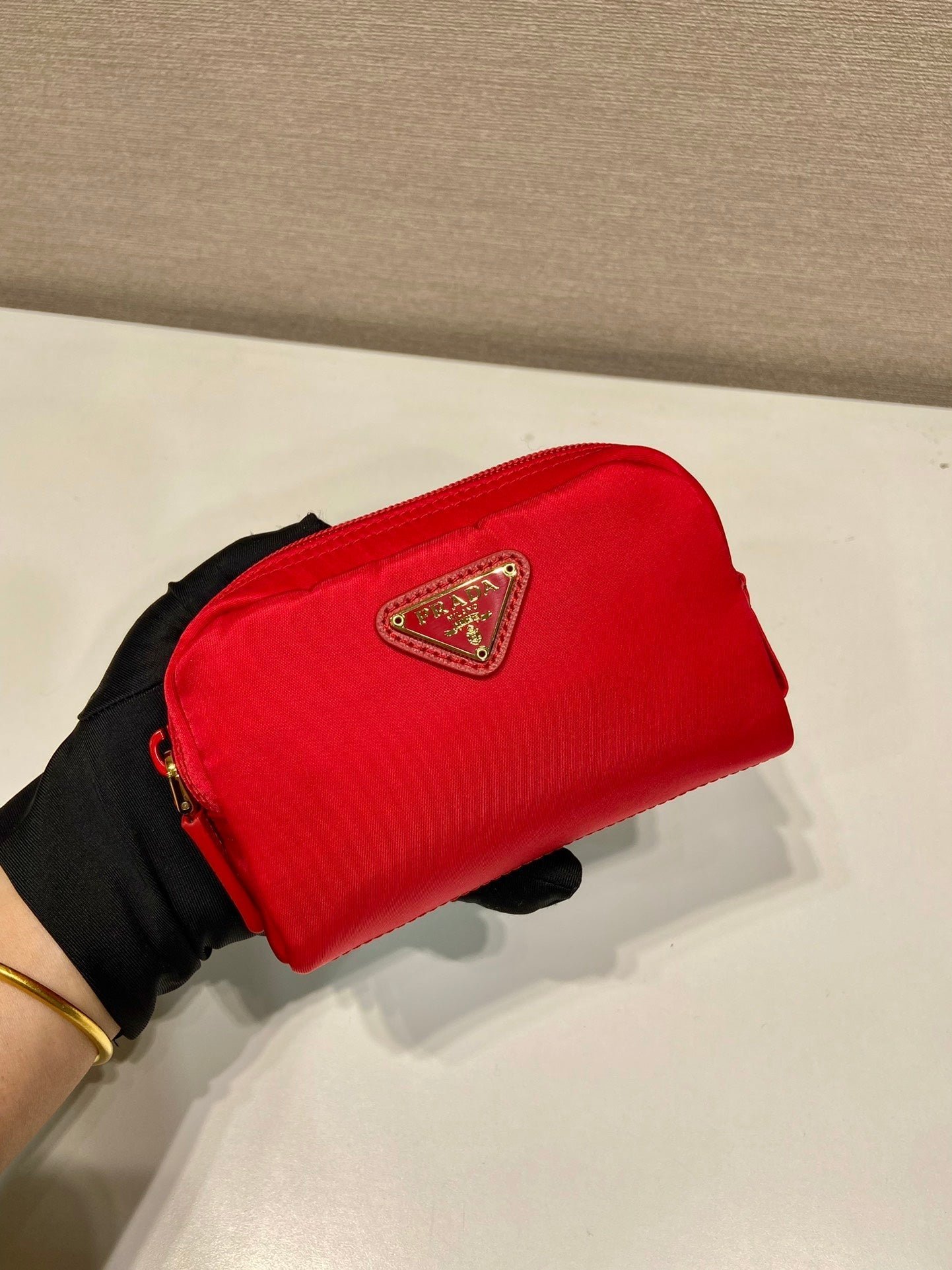{Style No: 2HAEKVUX} CLUTCH 12 IN PASSION RED RE-NYLON - Image 9