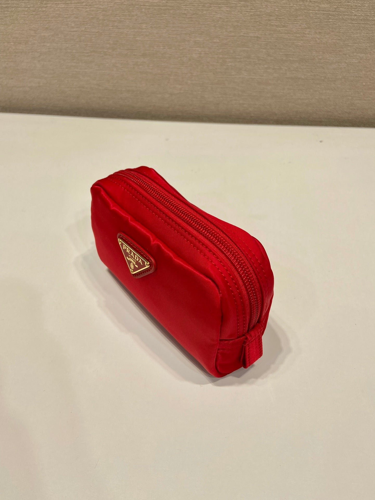 {Style No: 2HAEKVUX} CLUTCH 12 IN PASSION RED RE-NYLON - Image 3