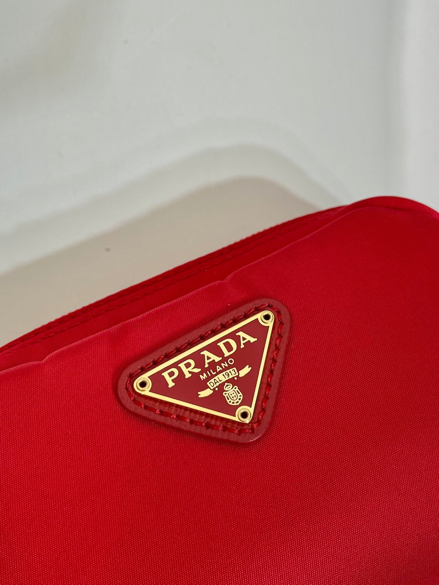 {Style No: 2HAEKVUX} CLUTCH 12 IN PASSION RED RE-NYLON - Image 4
