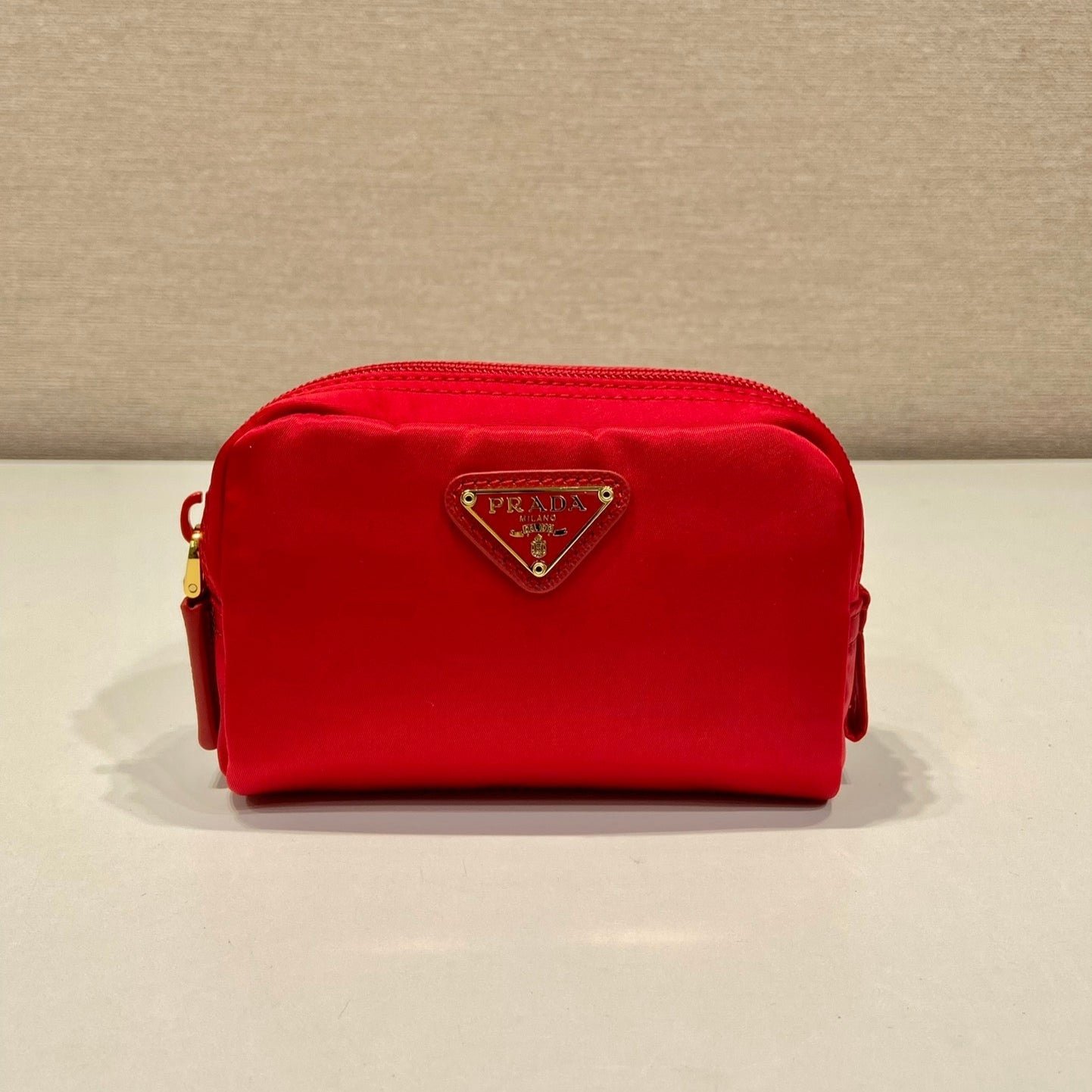 {Style No: 2HAEKVUX} CLUTCH 12 IN PASSION RED RE-NYLON