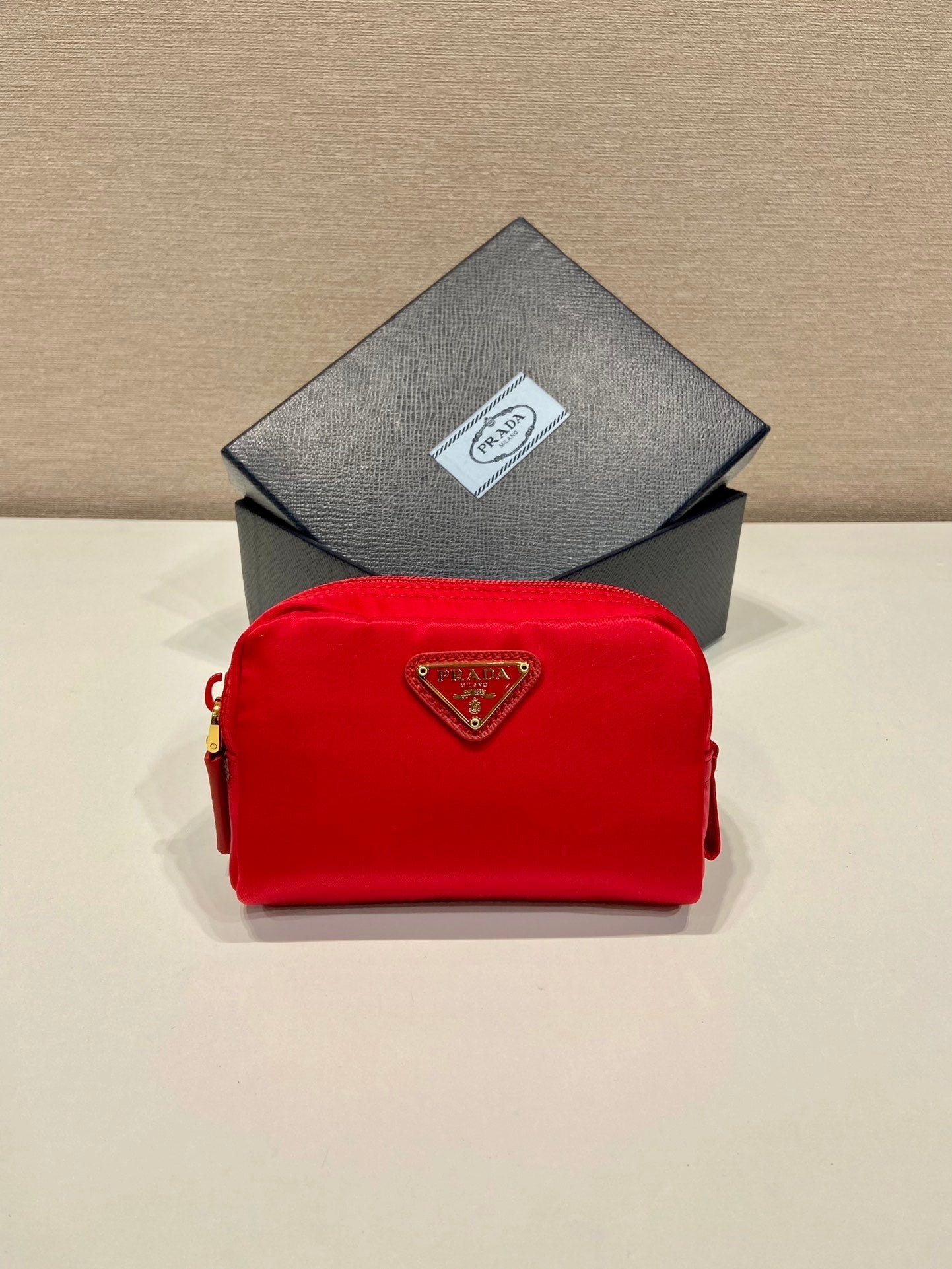 {Style No: 2HAEKVUX} CLUTCH 12 IN PASSION RED RE-NYLON - Image 8