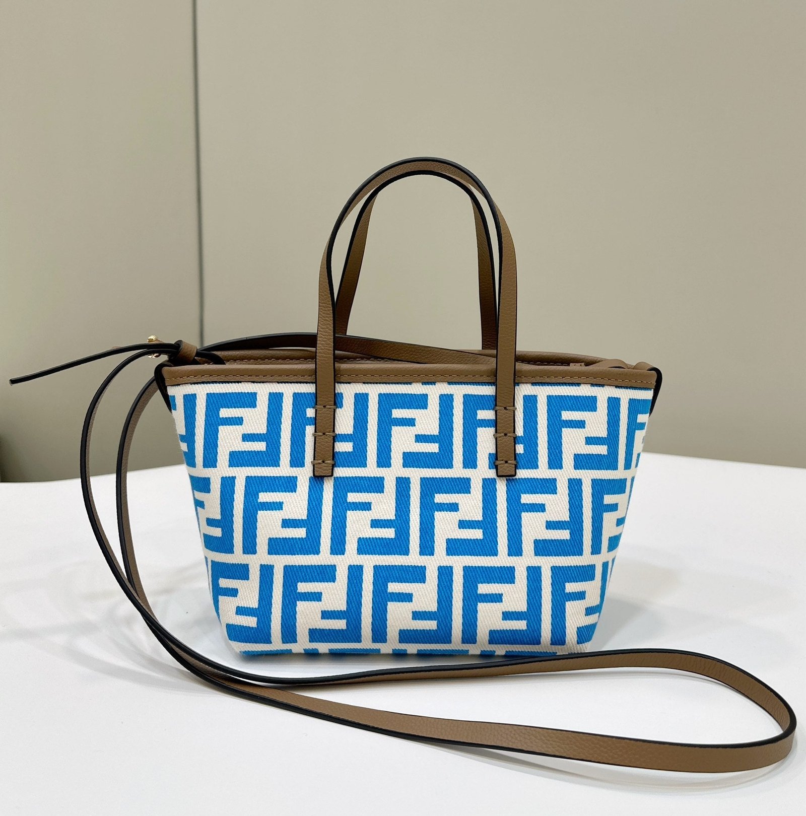 {Style No: TNA2Q2X4} MINI ROLL BAG 15 OCEAN BLUE MIX WHITE FF JACQUARD FABRIC