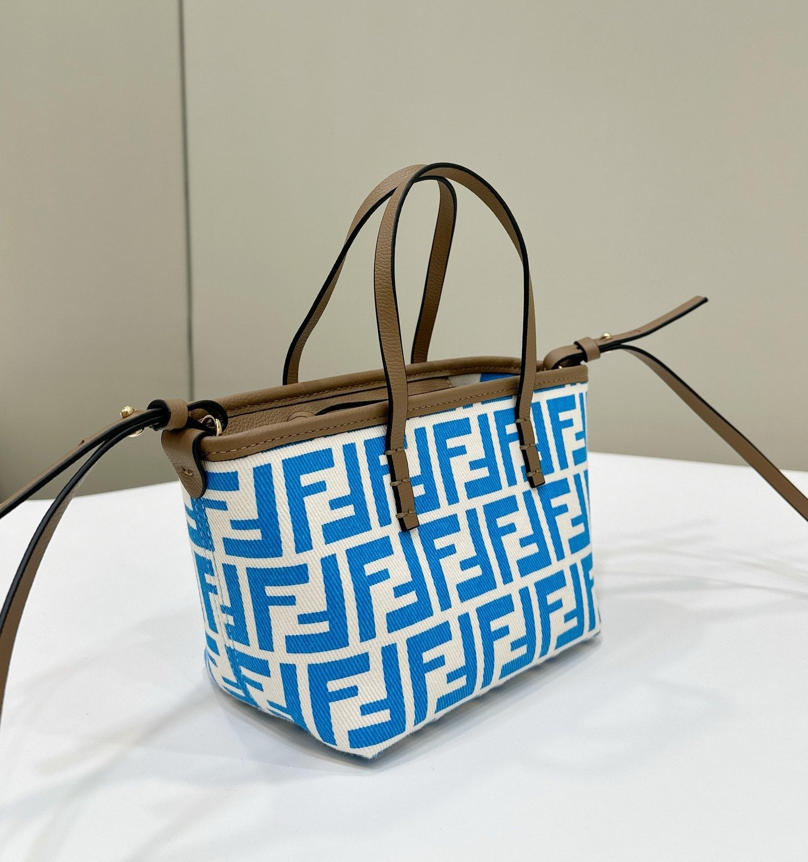 {Style No: TNA2Q2X4} MINI ROLL BAG 15 OCEAN BLUE MIX WHITE FF JACQUARD FABRIC - Image 2