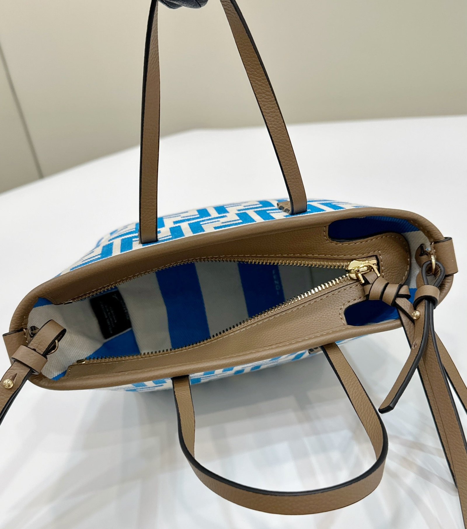 {Style No: TNA2Q2X4} MINI ROLL BAG 15 OCEAN BLUE MIX WHITE FF JACQUARD FABRIC - Image 9