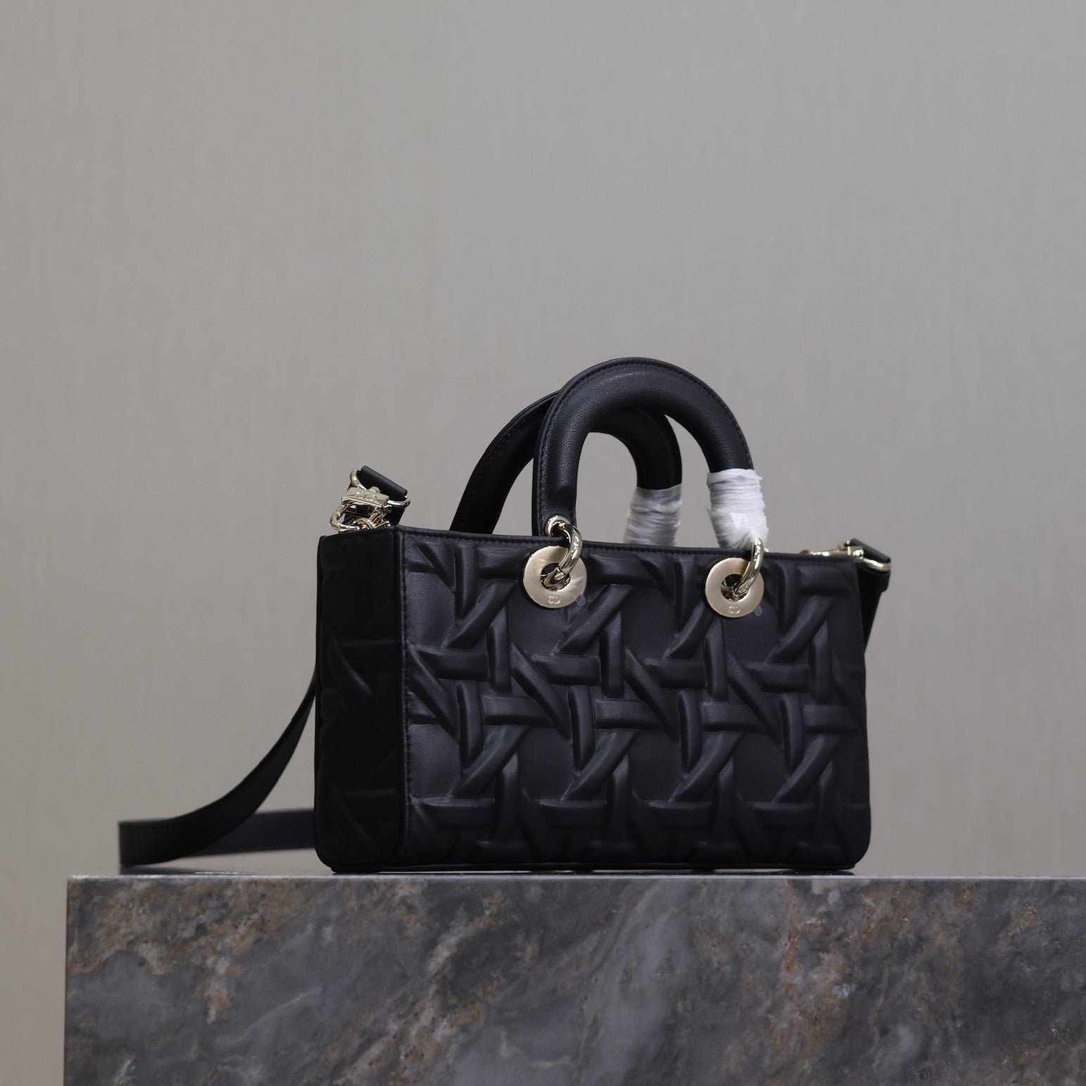{Style No: GV5A6ZSA} LADY D-JOY BAG 26 IN BLACK GRAPHIC CANNAGE CALFSKIN PALE GOLD-FINISH METAL CHARMS - Image 5