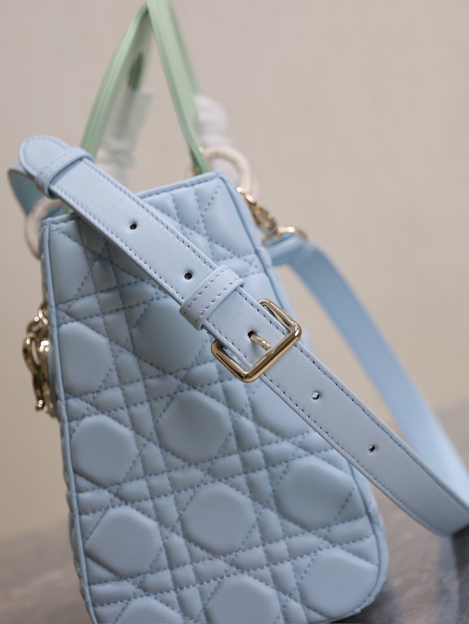 {Style No: 4IQ1K1UQ} LADY BAG 24 IN BABY BLUE QUILTED MACROCANNAGE CALFSKIN GREEN STRAP - Image 7