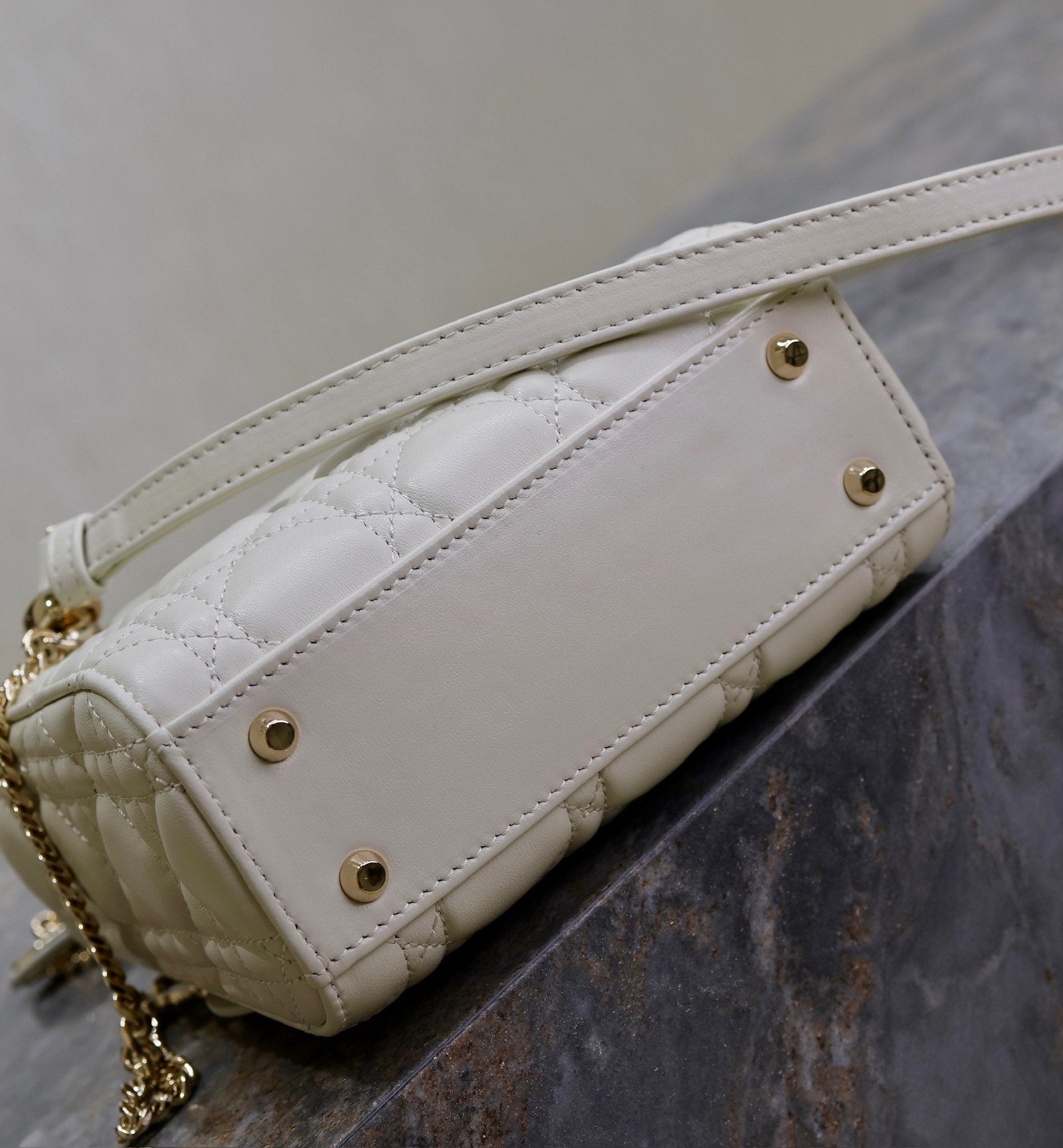 {Style No: E8ORD16Y} MINI LADY BAG 17 IN WHITE QUILTED MACROCANNAGE CALFSKIN BLACK STRAP - Image 5