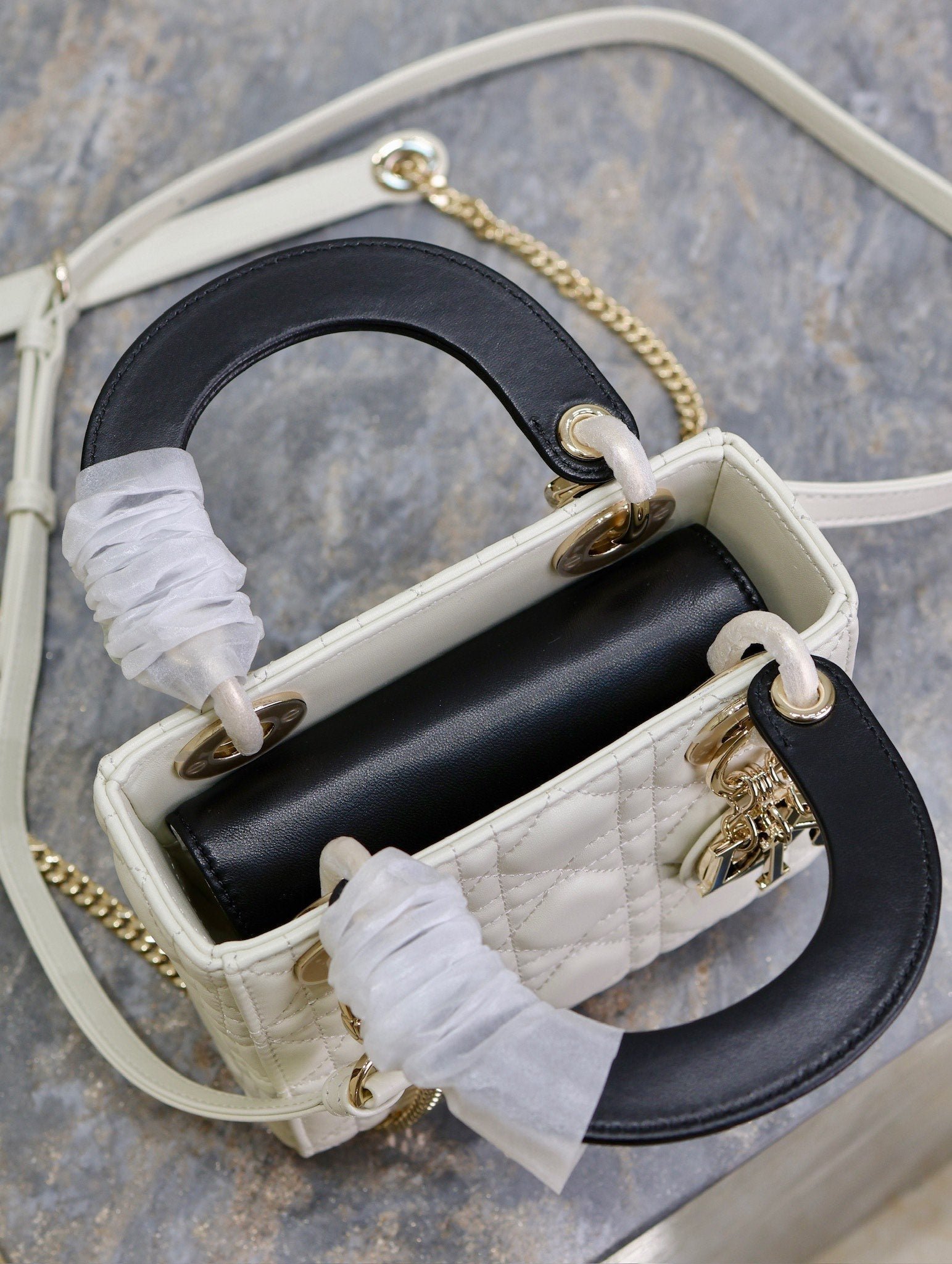 {Style No: E8ORD16Y} MINI LADY BAG 17 IN WHITE QUILTED MACROCANNAGE CALFSKIN BLACK STRAP - Image 3