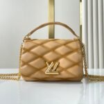 {Style No: ZN6G1BUI} GO-14 PM 20 IN LIGHT FAWN QUILTED LAMBSKIN GOLD HARDWARE