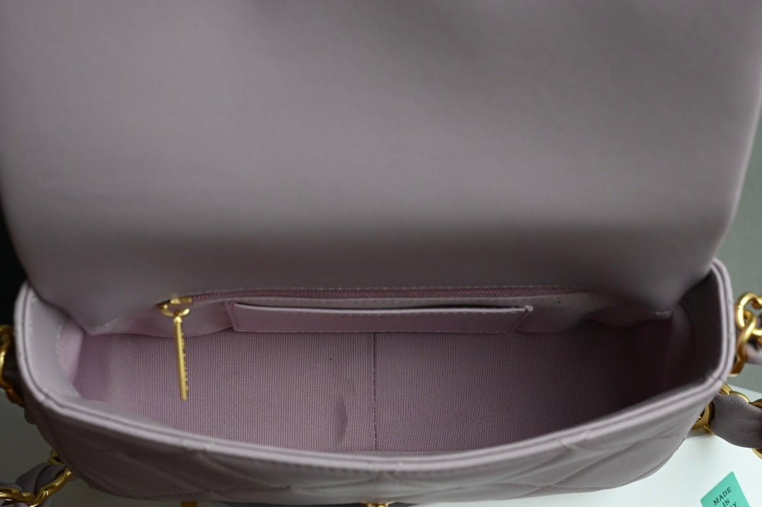 {Style No: 267YRJ2N} CHANEL 25S FLAP BAG 21 CM IN LIGHT PURPLE LAMBSKIN WITH GOLD HARDWARE - Image 7