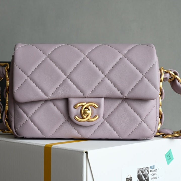 {Style No: 267YRJ2N} CHANEL 25S FLAP BAG 21 CM IN LIGHT PURPLE LAMBSKIN WITH GOLD HARDWARE