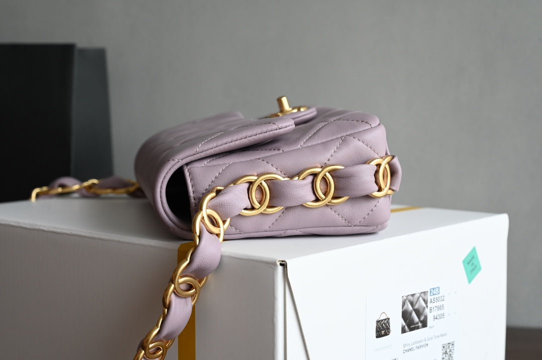 {Style No: 267YRJ2N} CHANEL 25S FLAP BAG 21 CM IN LIGHT PURPLE LAMBSKIN WITH GOLD HARDWARE - Image 3