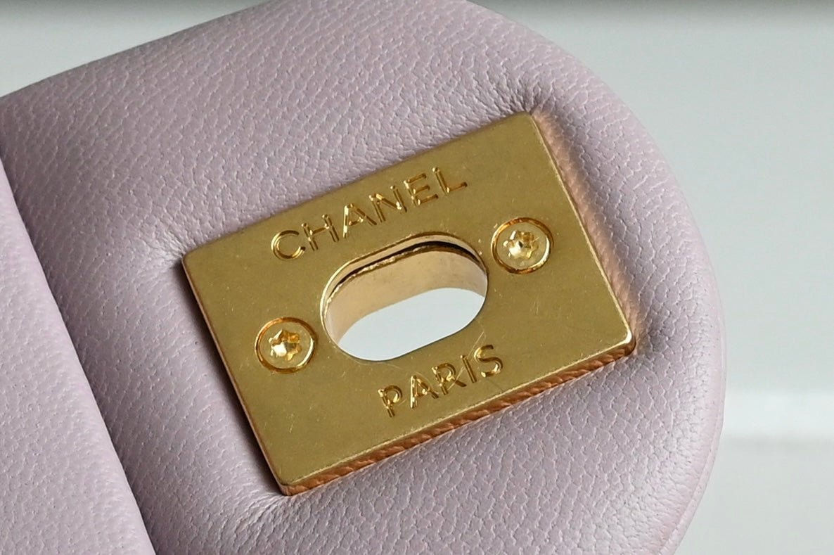 {Style No: 267YRJ2N} CHANEL 25S FLAP BAG 21 CM IN LIGHT PURPLE LAMBSKIN WITH GOLD HARDWARE - Image 8