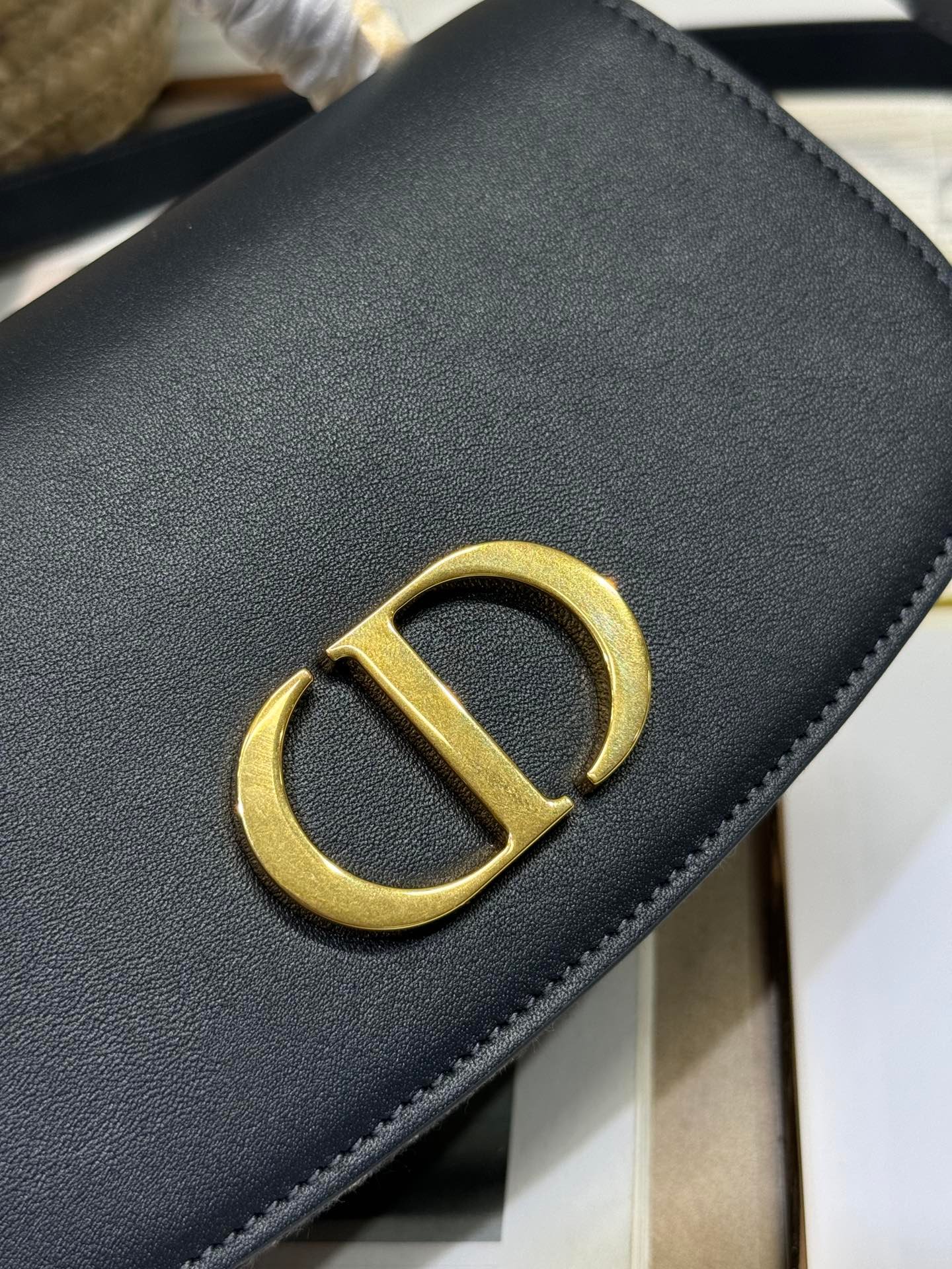{Style No: PPPI39BU} SMALL 19 MONTAIGNE AVENUE TOP HANDLE BAG BLUE DIOR OBLIQUE JACQUARD AND BLACK SMOOTH CALFSKIN 221158 - Image 7