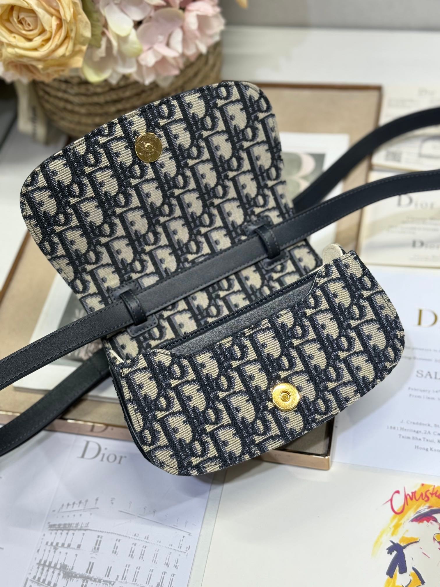 {Style No: PPPI39BU} SMALL 19 MONTAIGNE AVENUE TOP HANDLE BAG BLUE DIOR OBLIQUE JACQUARD AND BLACK SMOOTH CALFSKIN 221158 - Image 6