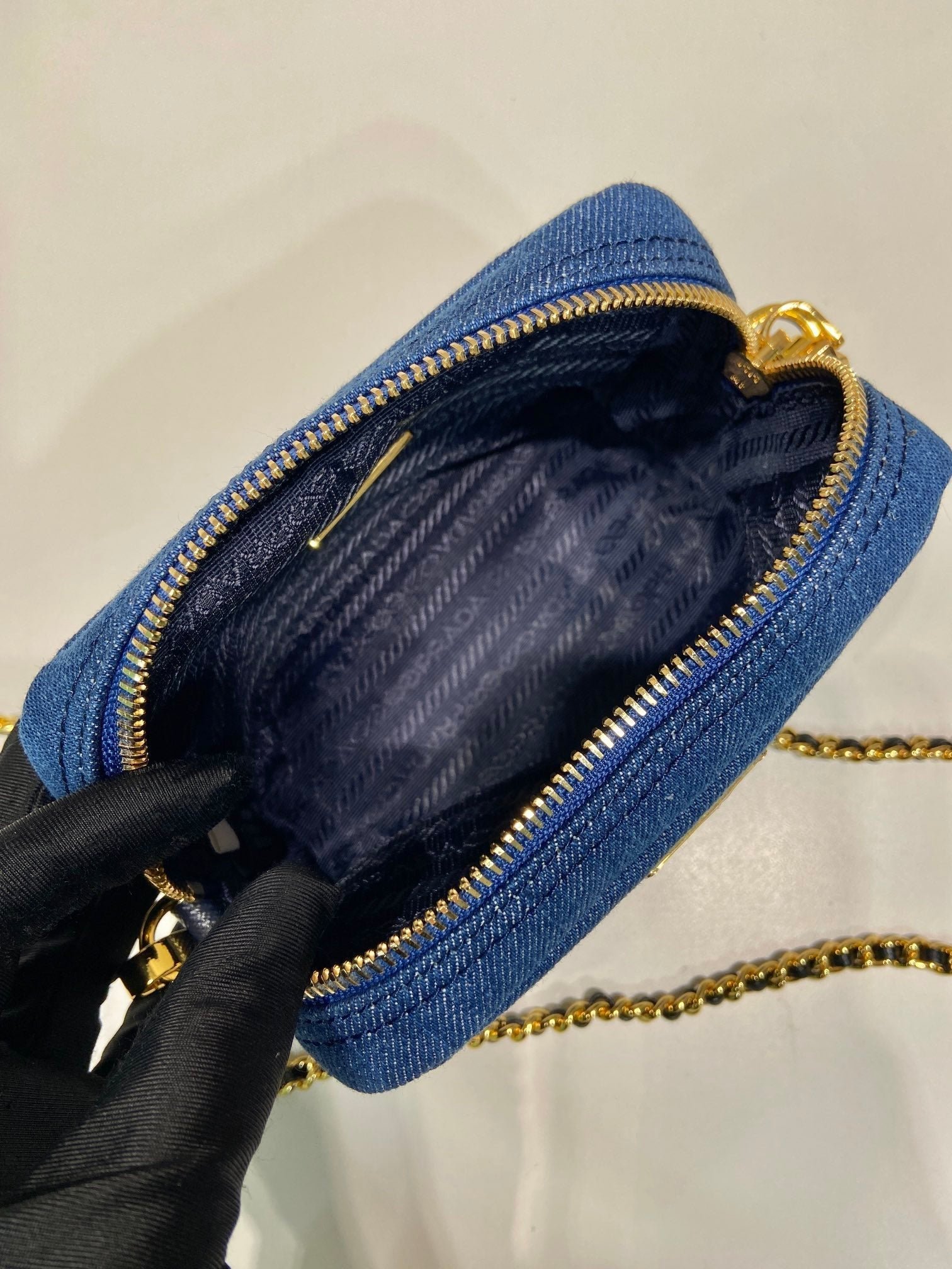 {Style No: 7SVGG6LR} MINI BAG 14 IN AZURE BLUE DENIM GOLD HARDWARE - Image 4