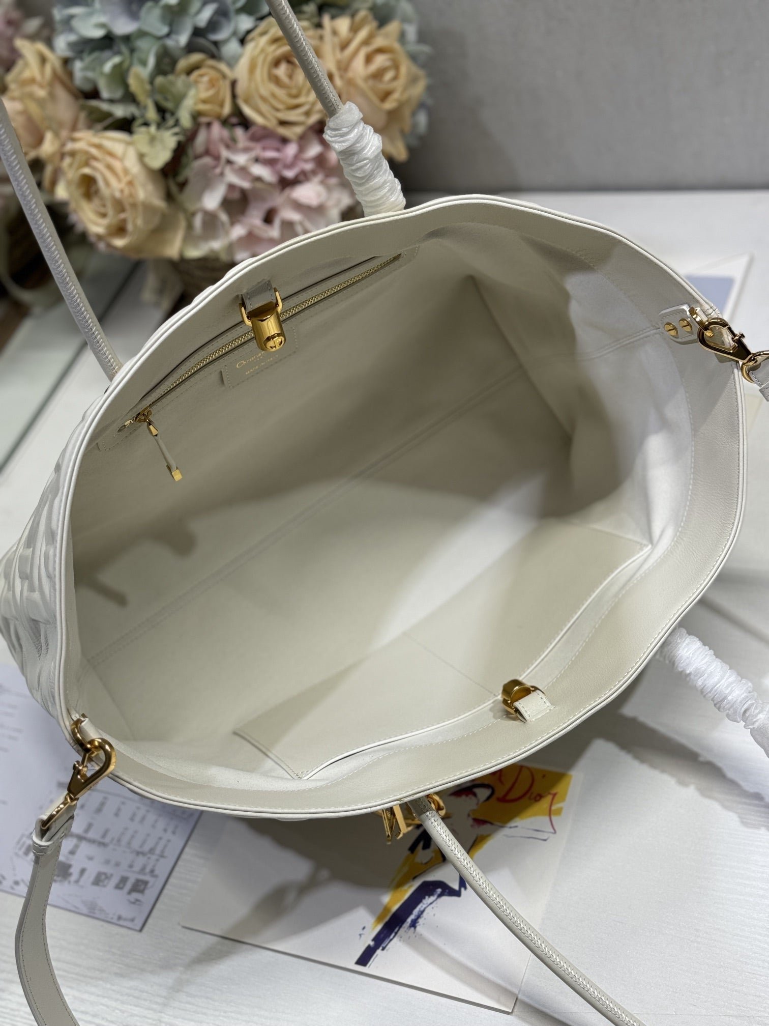 {Style No: UETH28QI} LARGE 41 TOUJOURS BAG IN WHITE MACROCANNAGE LAMBSKIN - Image 6