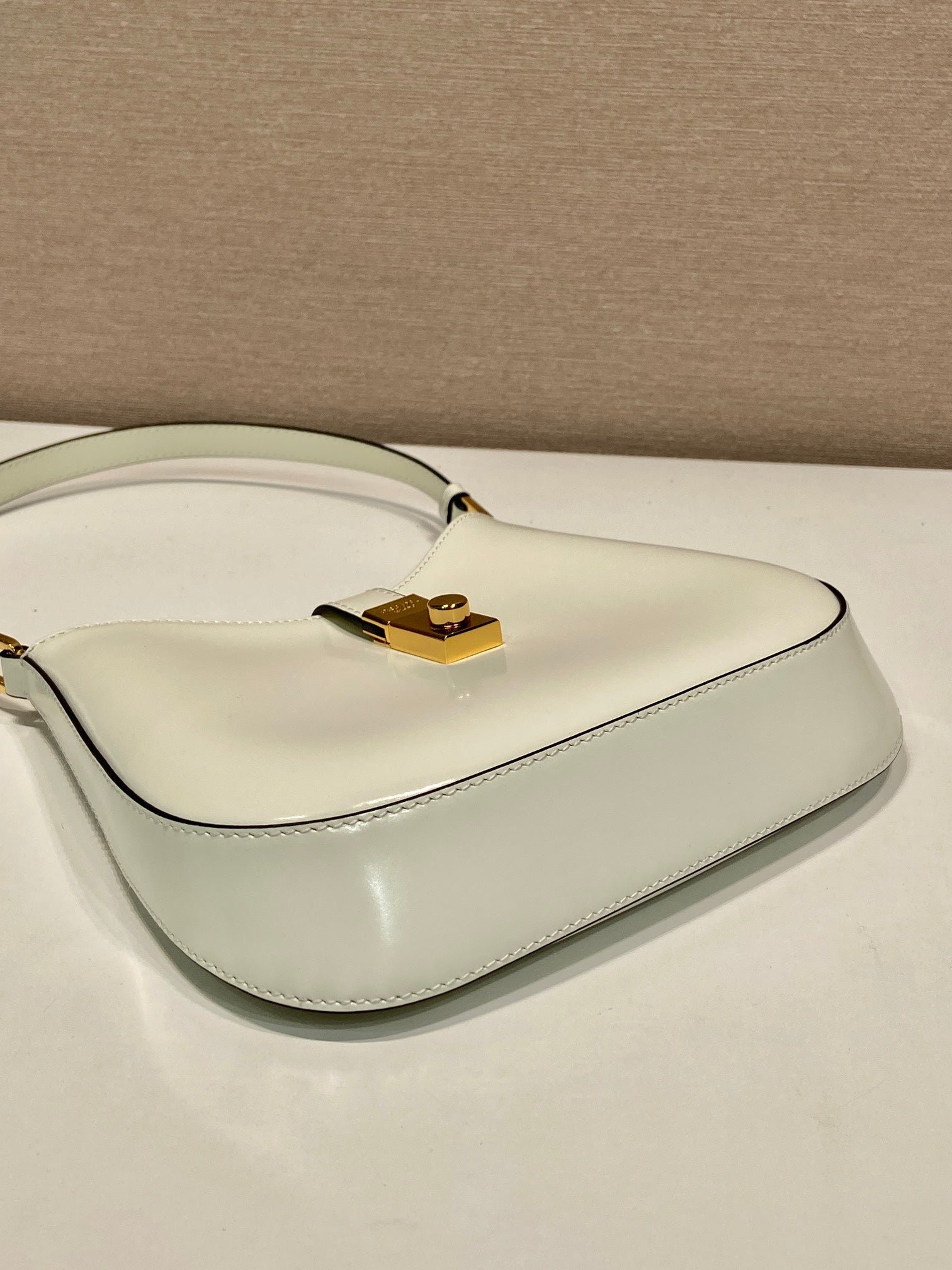 {Style No: MDNVERFR} CLEO SHOULDER BAG 22 IN WHITE BRUSHED LAMBSKIN WITH CLASP CLOSURE - Image 5